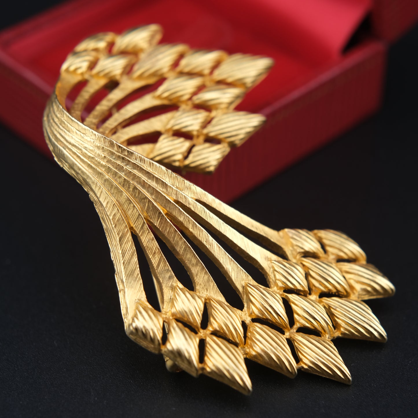Sculptural Gold-Tone Monet Brooch – Fan Spray Textured Design