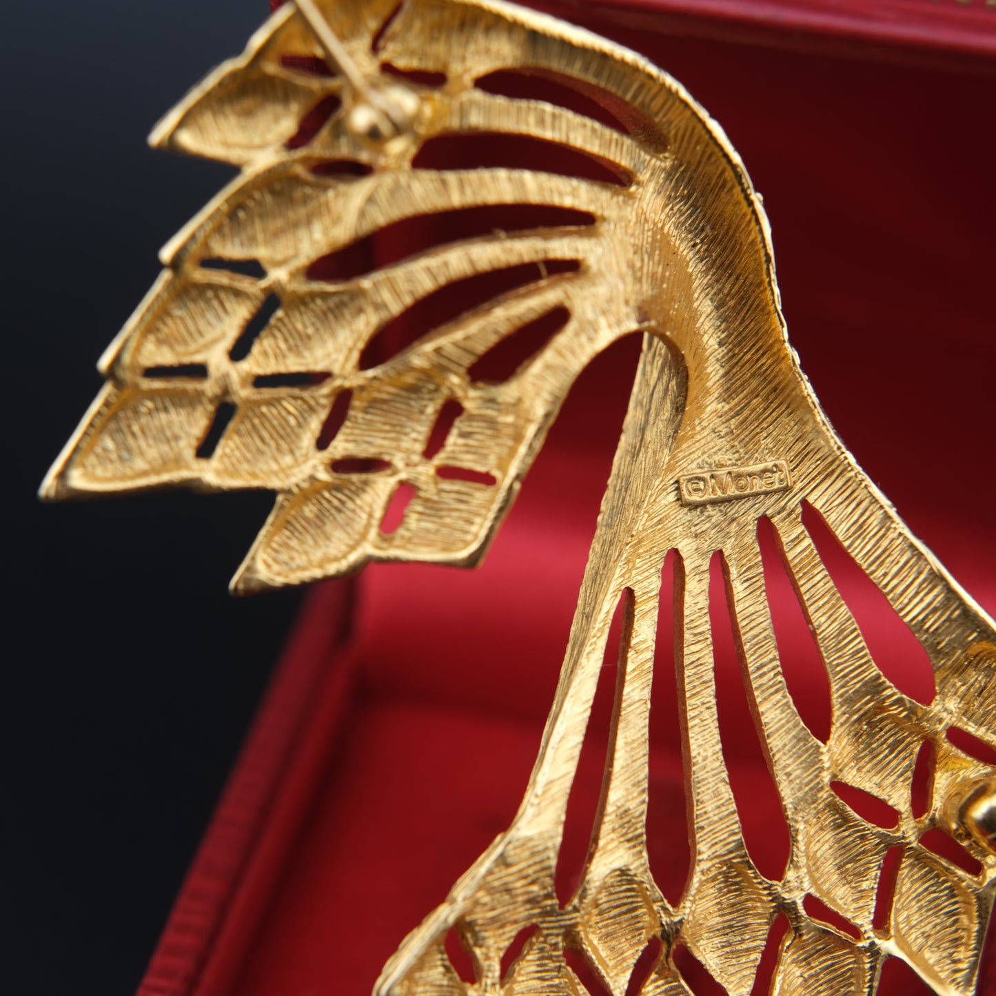 Sculptural Gold-Tone Monet Brooch – Fan Spray Textured Design