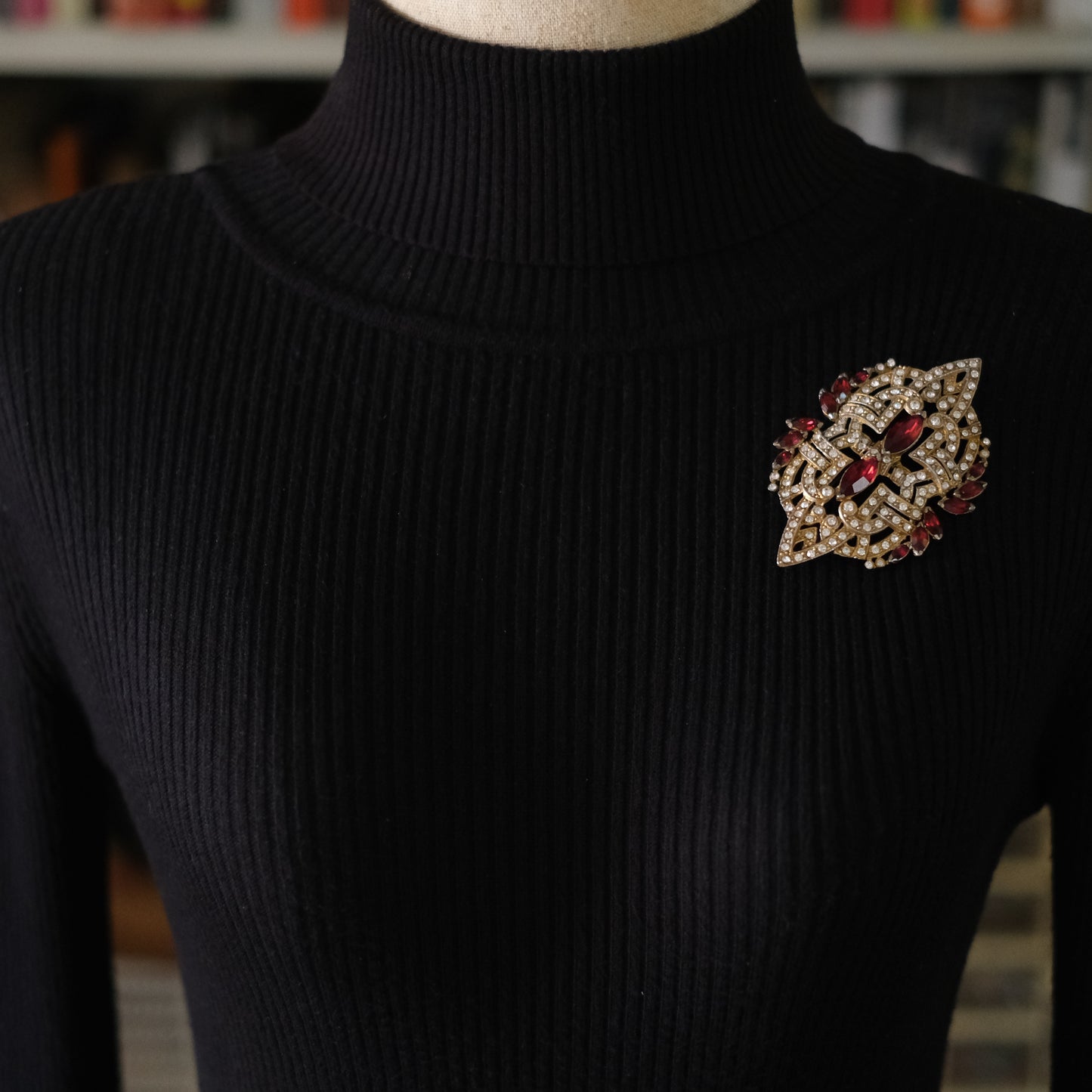 ❤️ Vintage Art Deco Style Rhinestone Brooch Gold Tone Red Marquise Crystal Statement Pin