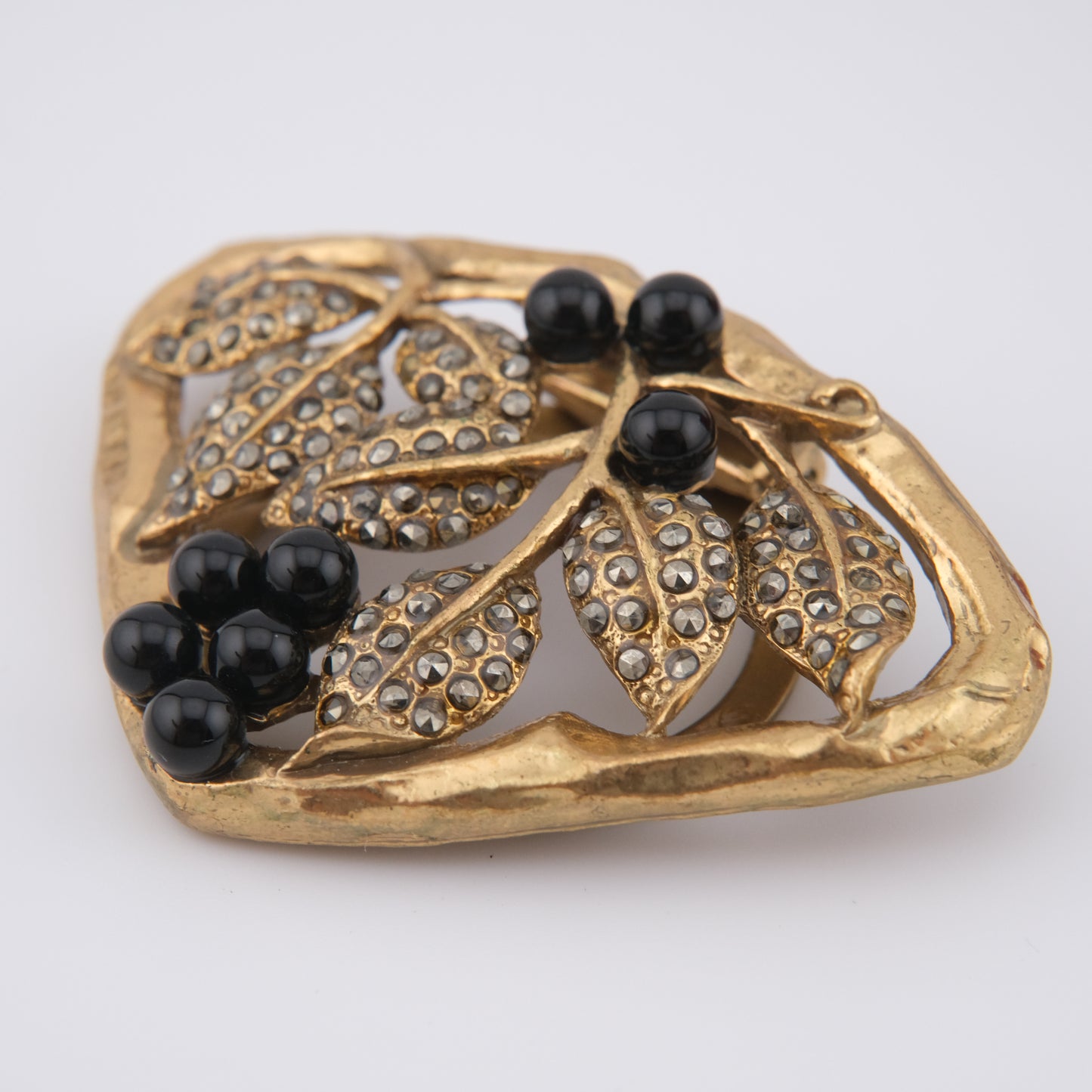 Vintage Signed WS Gold-Tone Scarf Ring with Black Beads & Marcasite Leaves – Convertible Pendant
