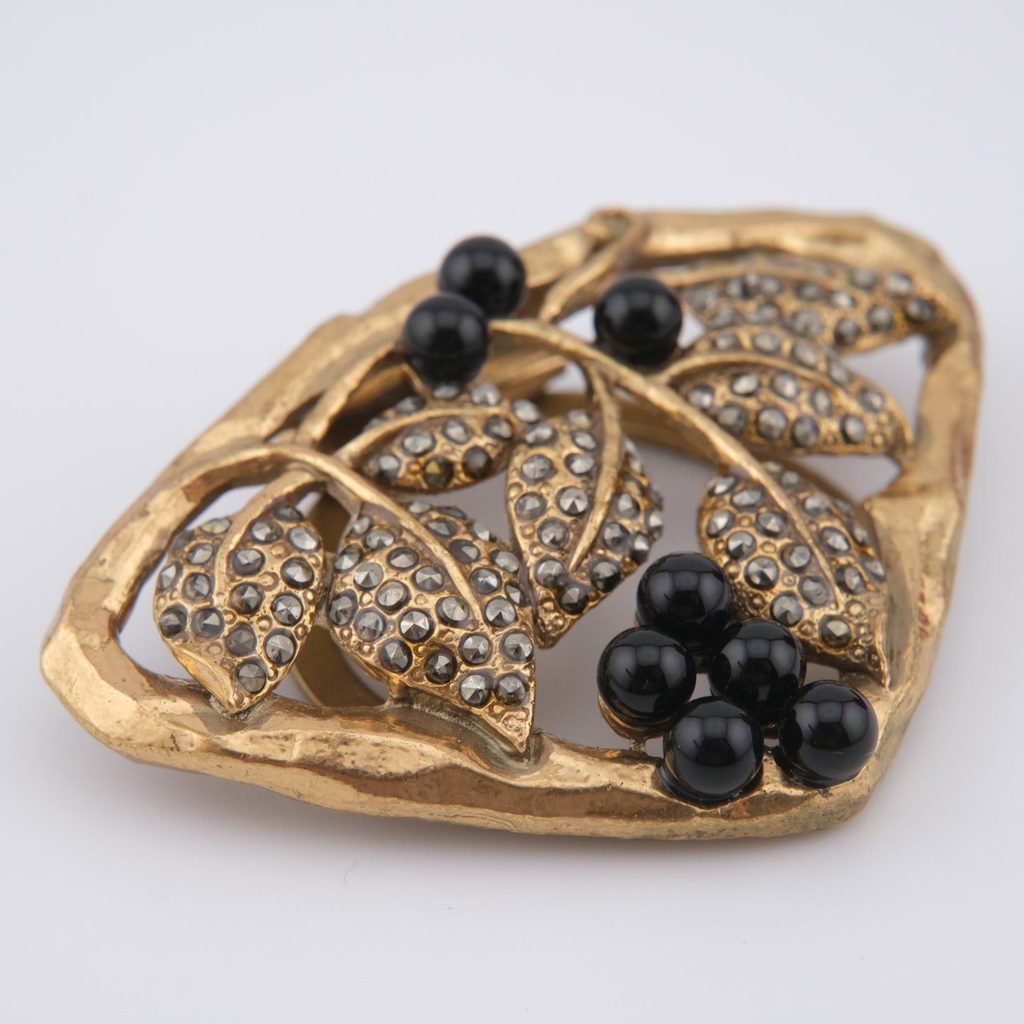 Vintage Signed WS Gold-Tone Scarf Ring with Black Beads & Marcasite Leaves – Convertible Pendant