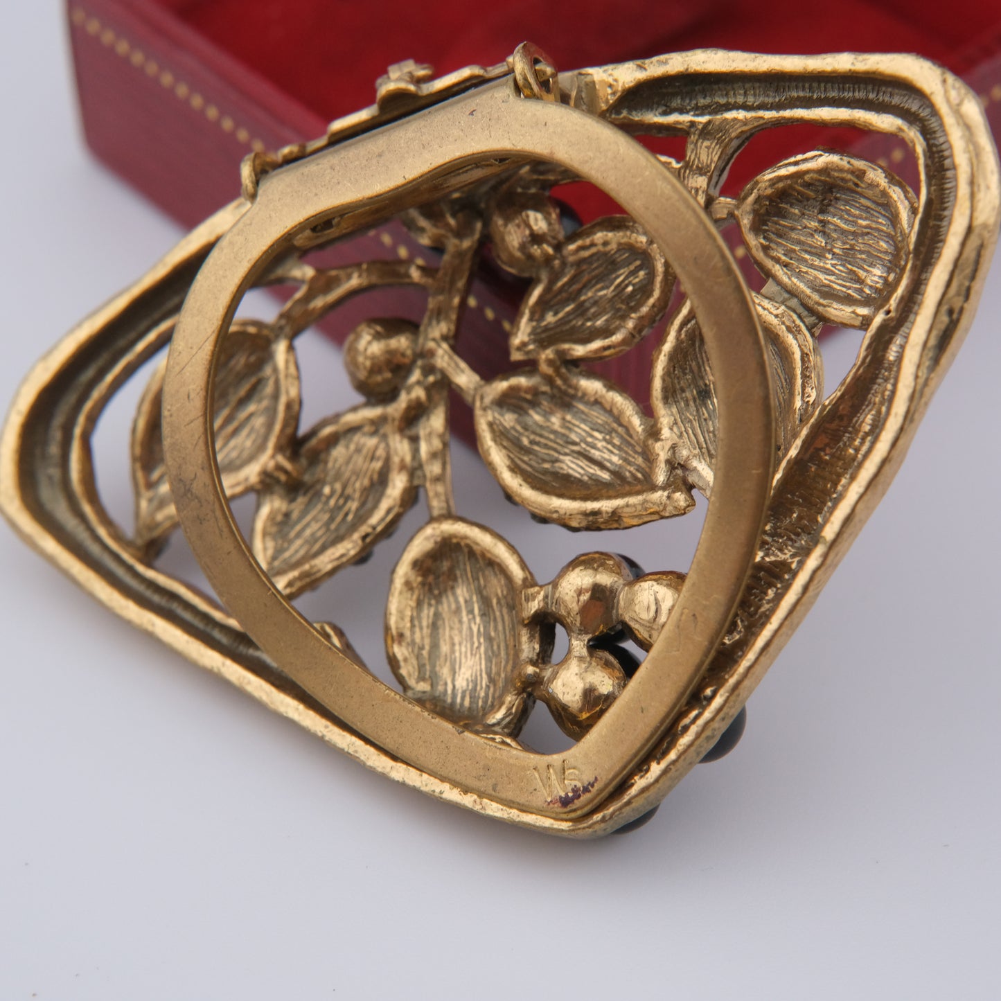 Vintage Signed WS Gold-Tone Scarf Ring with Black Beads & Marcasite Leaves – Convertible Pendant