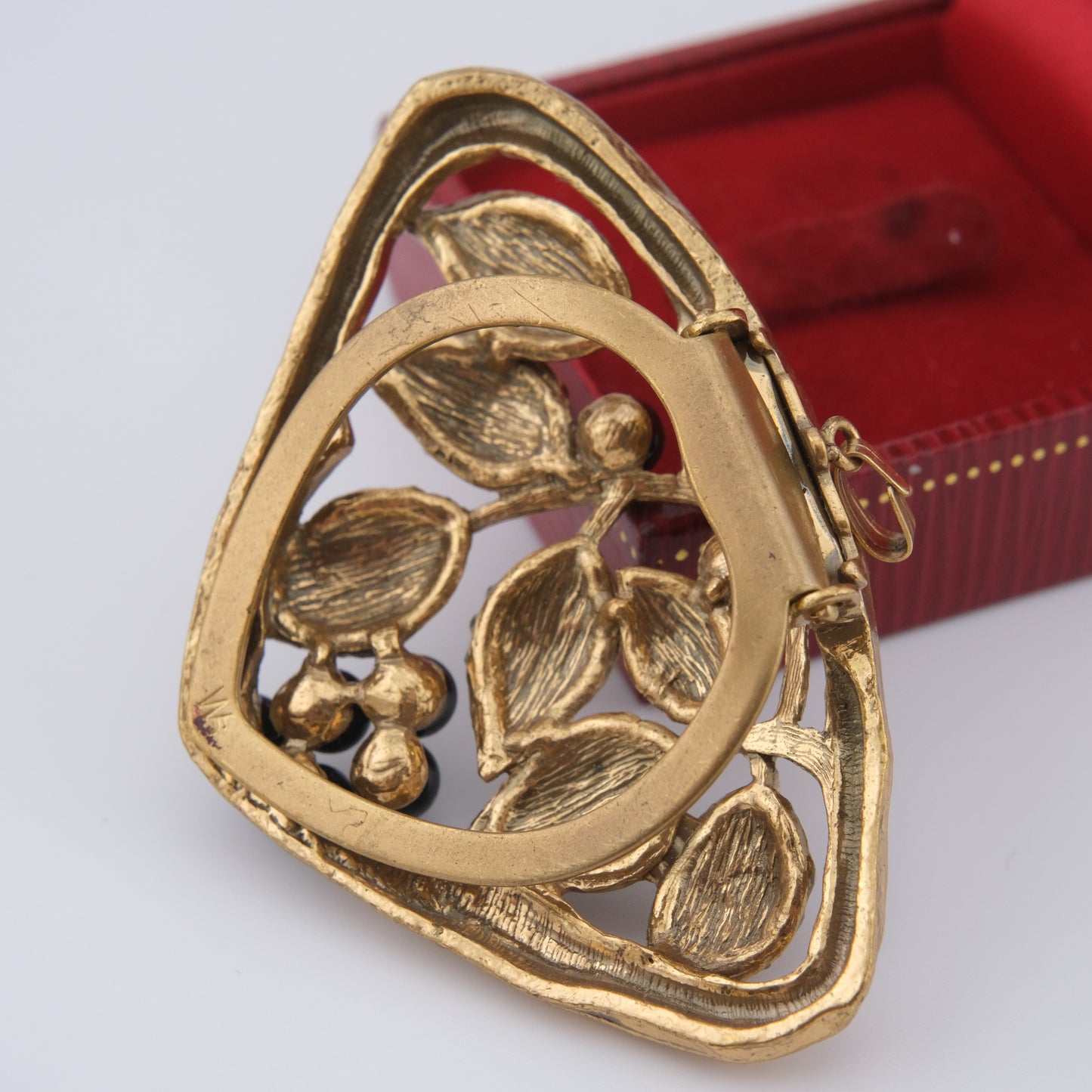 Vintage Signed WS Gold-Tone Scarf Ring with Black Beads & Marcasite Leaves – Convertible Pendant