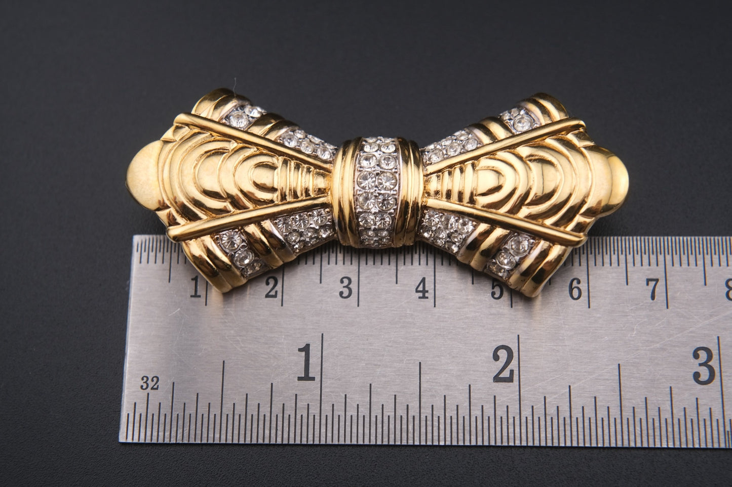 Add a touch of opulence to your ensemble with this sculptural vintage brooch by Nina Ricci.