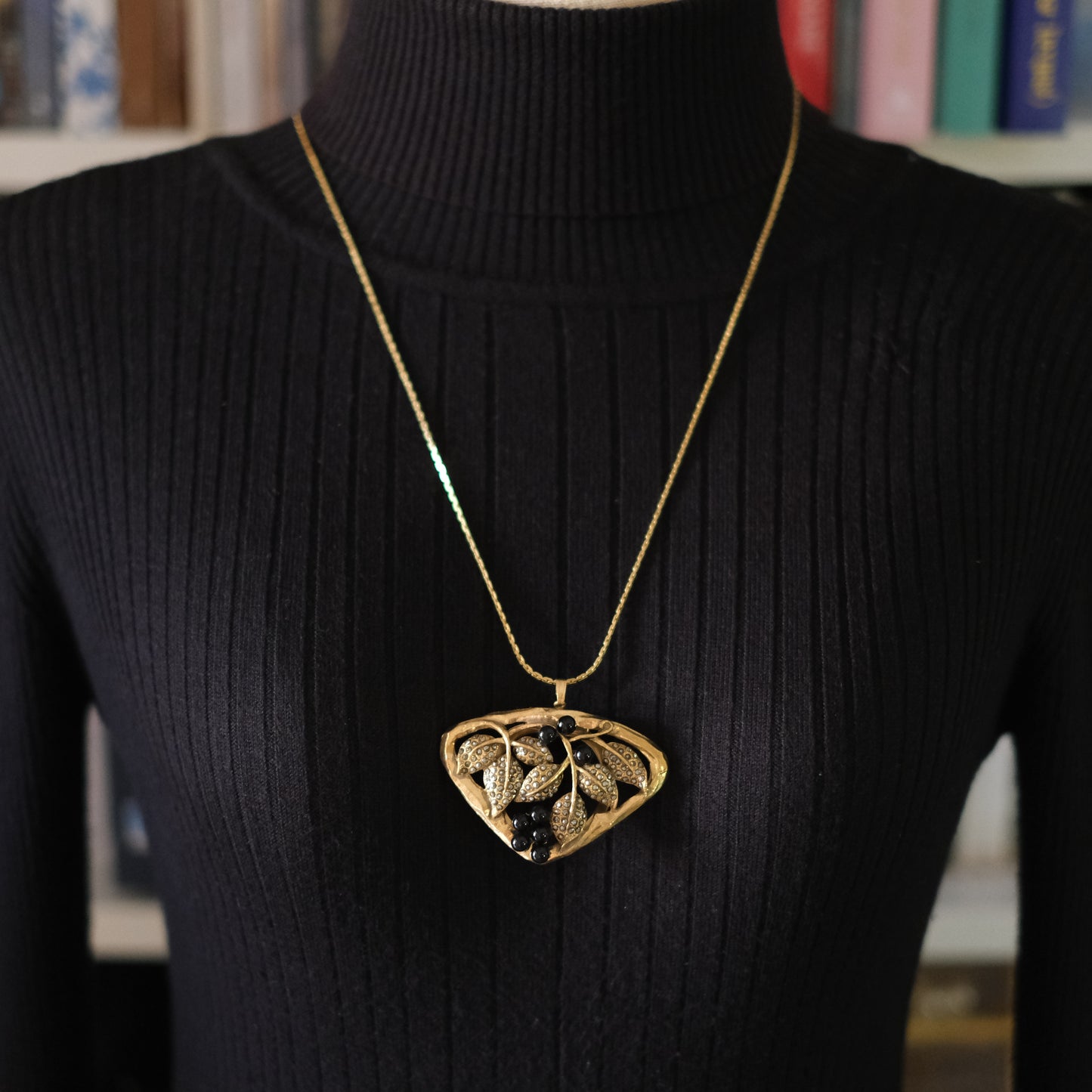 Vintage Signed WS Gold-Tone Scarf Ring with Black Beads & Marcasite Leaves – Convertible Pendant