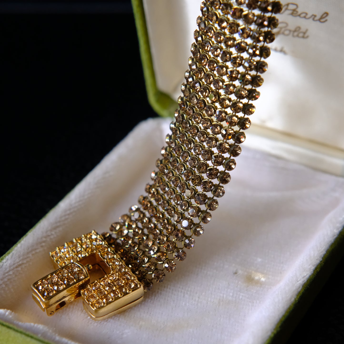 Vintage Swarovski Wide Mesh Bracelet with Champagne Crystals – Gold-Tone Pave Geometric Clasp
