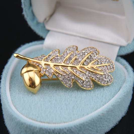 ❤️ Swarovski Oak Leaf & Acorn Crystal Brooch – Gold-Tone Nature Motif