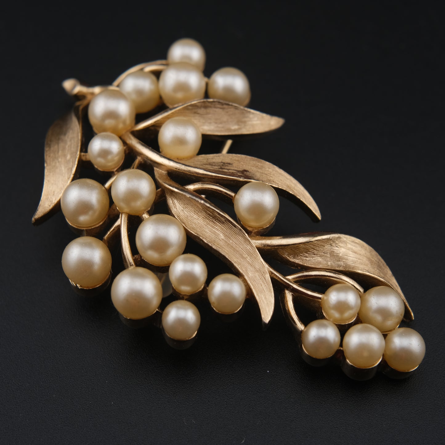 Crown Trifari Faux Pearl Leaf Spray Brooch – Gold-Tone with Cream Pearls