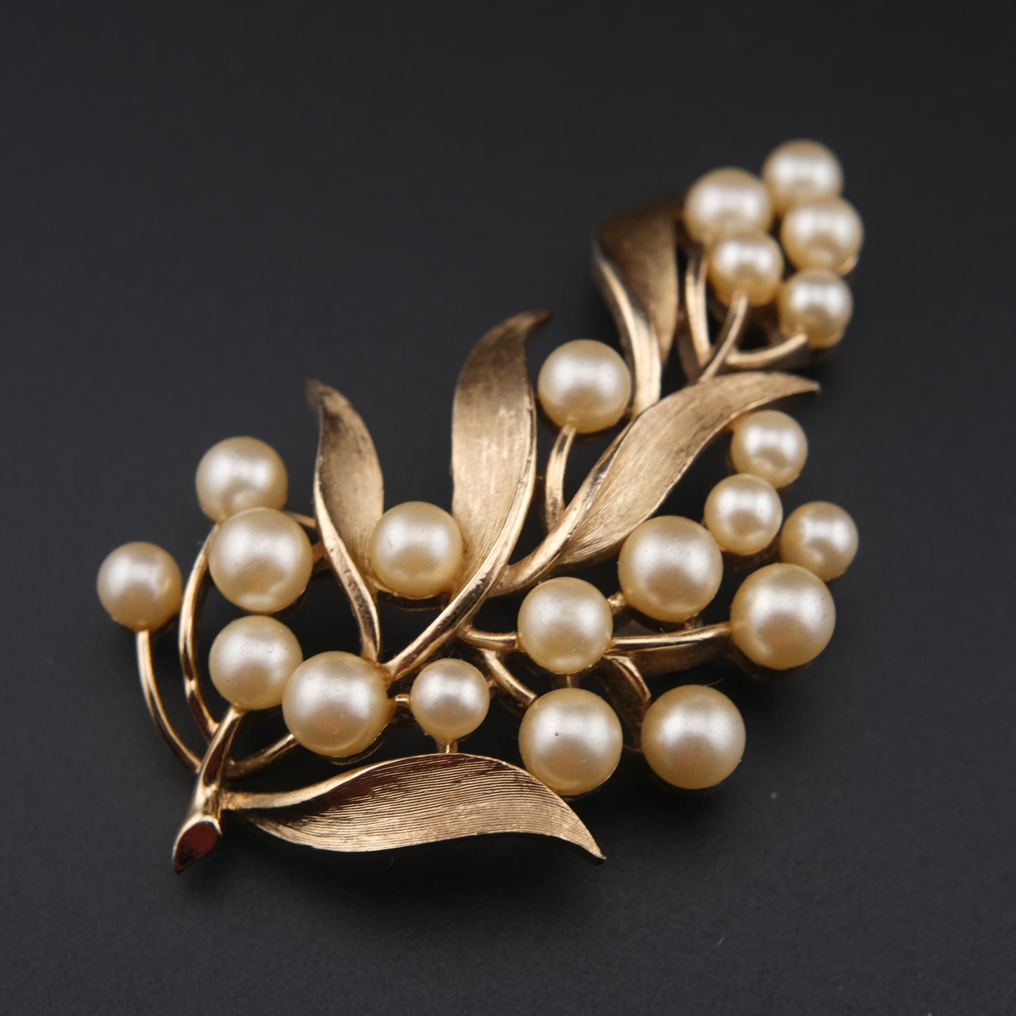 Crown Trifari Faux Pearl Leaf Spray Brooch – Gold-Tone with Cream Pearls