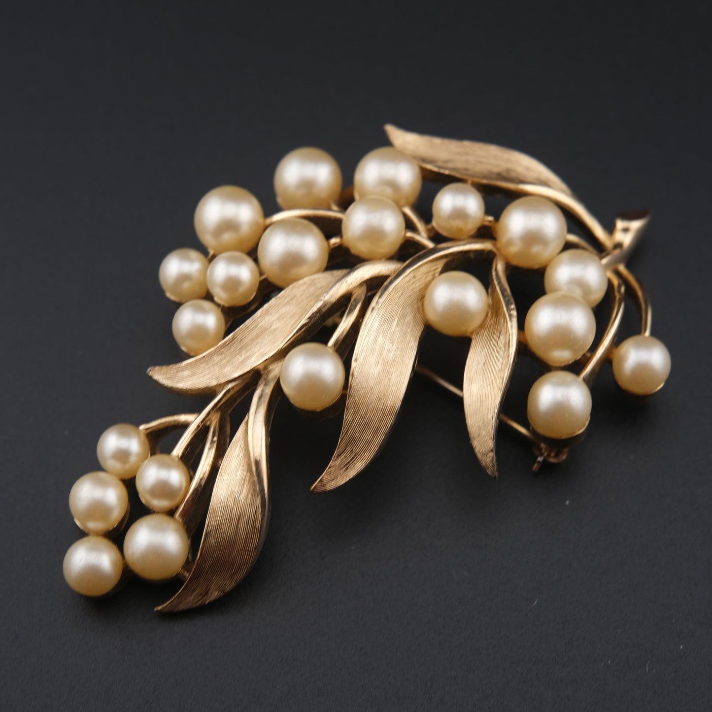 Crown Trifari Faux Pearl Leaf Spray Brooch – Gold-Tone with Cream Pearls