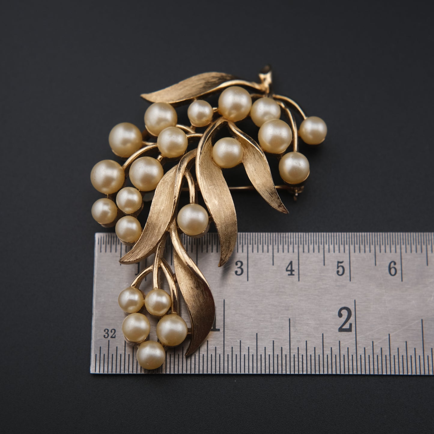 Crown Trifari Faux Pearl Leaf Spray Brooch – Gold-Tone with Cream Pearls
