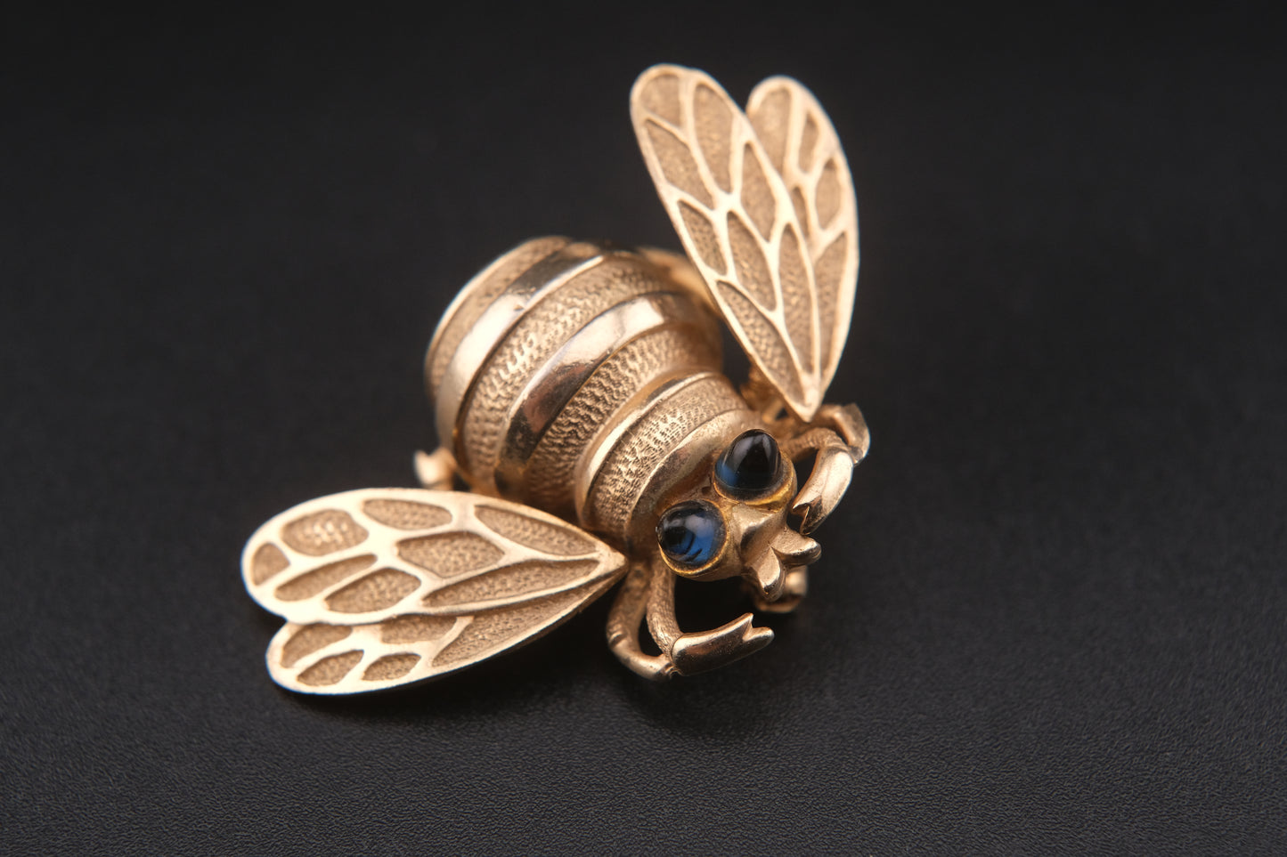 Vintage Wiggle-Wing Bee Brooch – Gold Tone Metal with Black Cabochon Eyes | 1950s–1960s Statement Pin