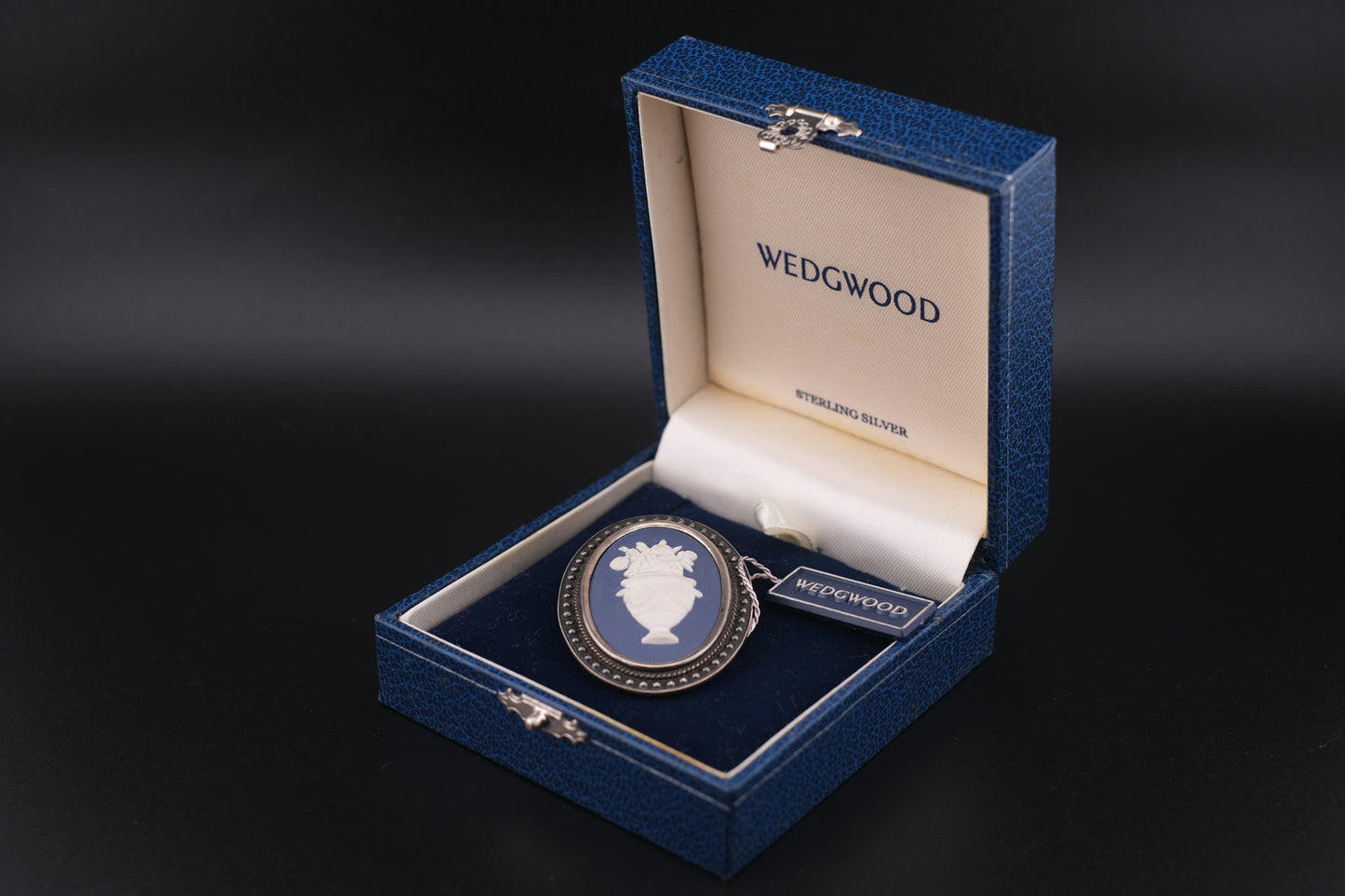 Vintage Wedgwood Sterling Silver Brooch & Pendant – Jasperware Vase Motif