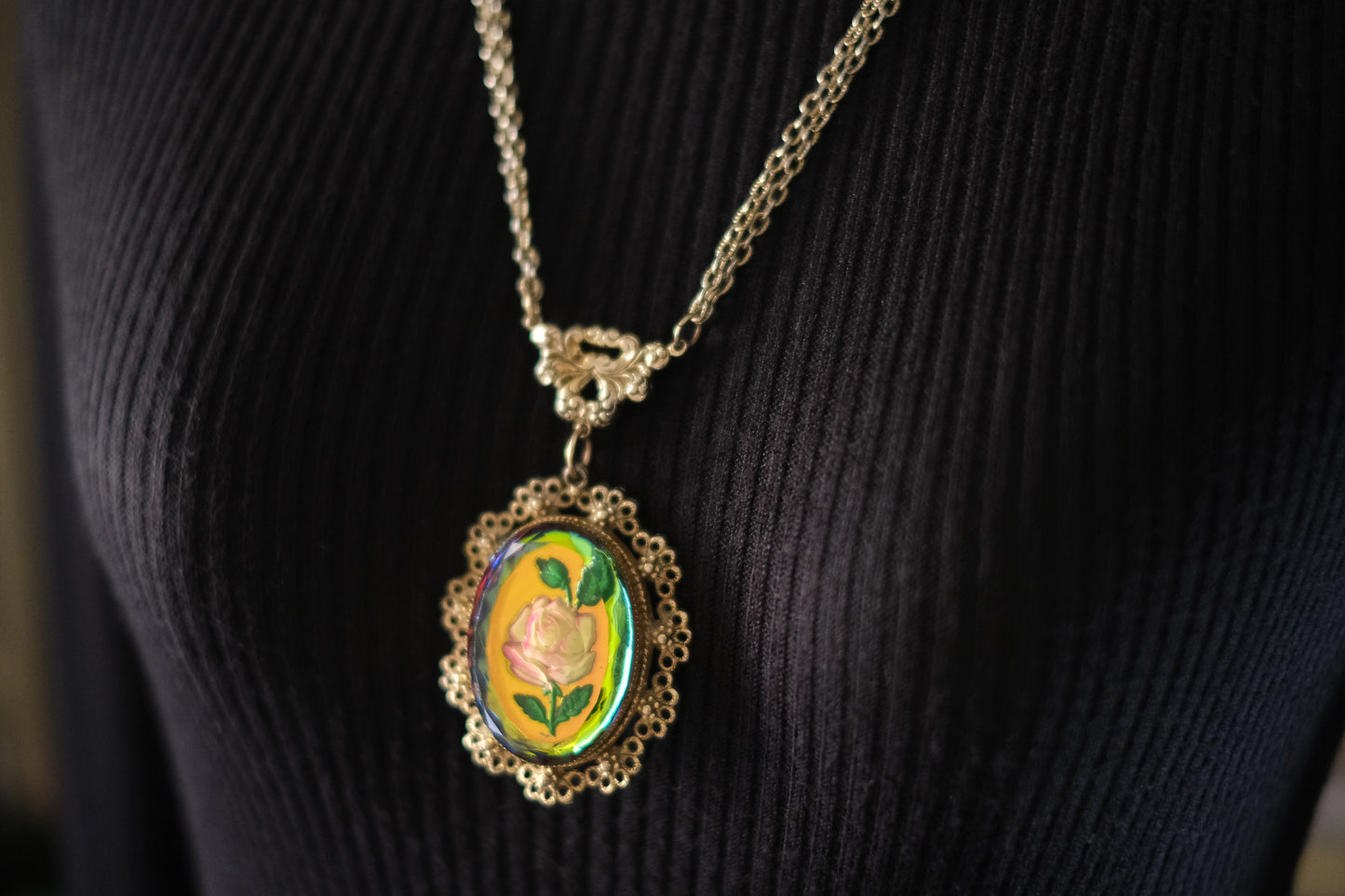 Vintage Reverse Carved Glass Rose Pendant Necklace – Iridescent Pink Floral Statement Jewelry, 26" Chain