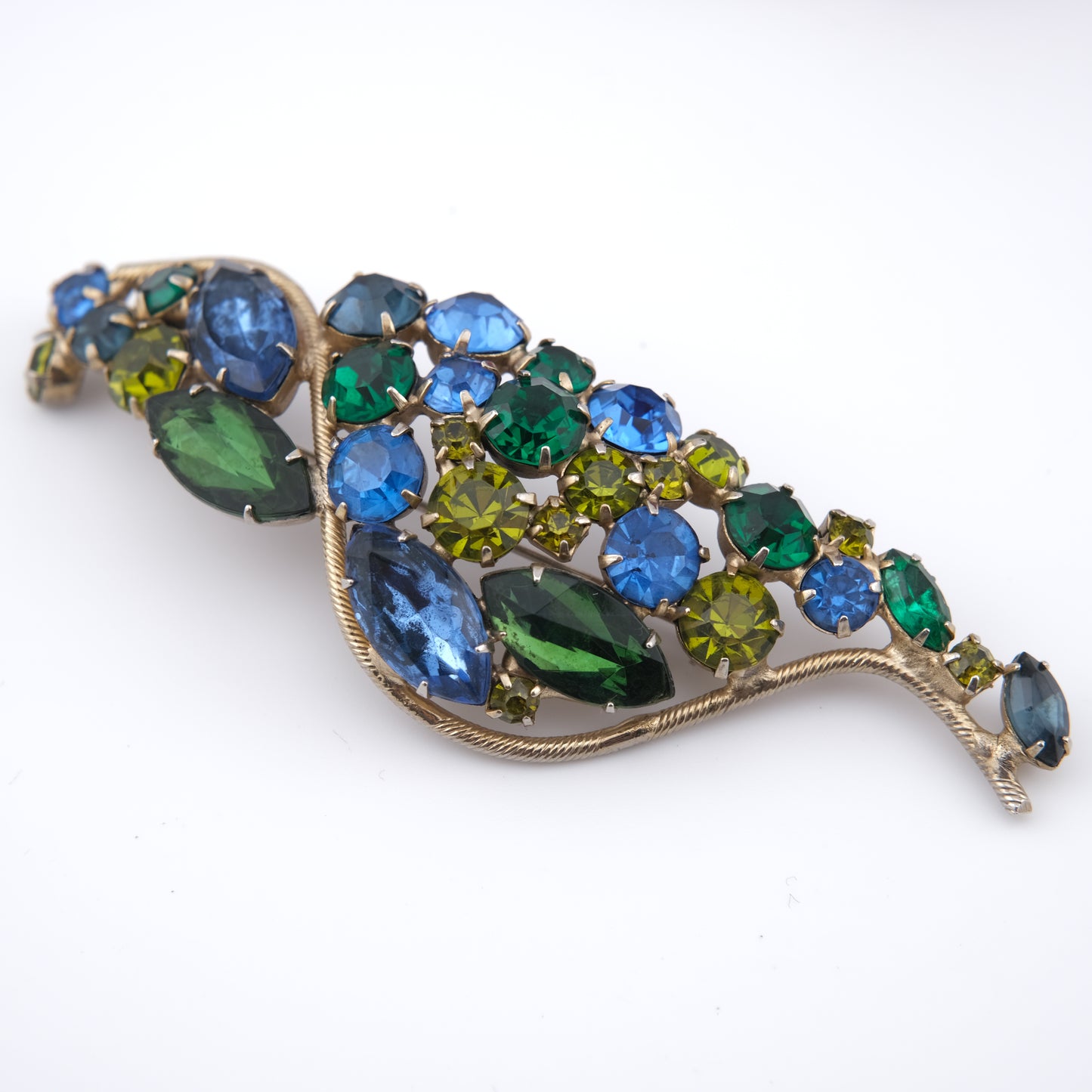 Dramatic 1950s Royal Blue, Olivine & Emerald Green Rhinestone Statement Brooch – 4" Long, Unsigned Mid-Century Beauty