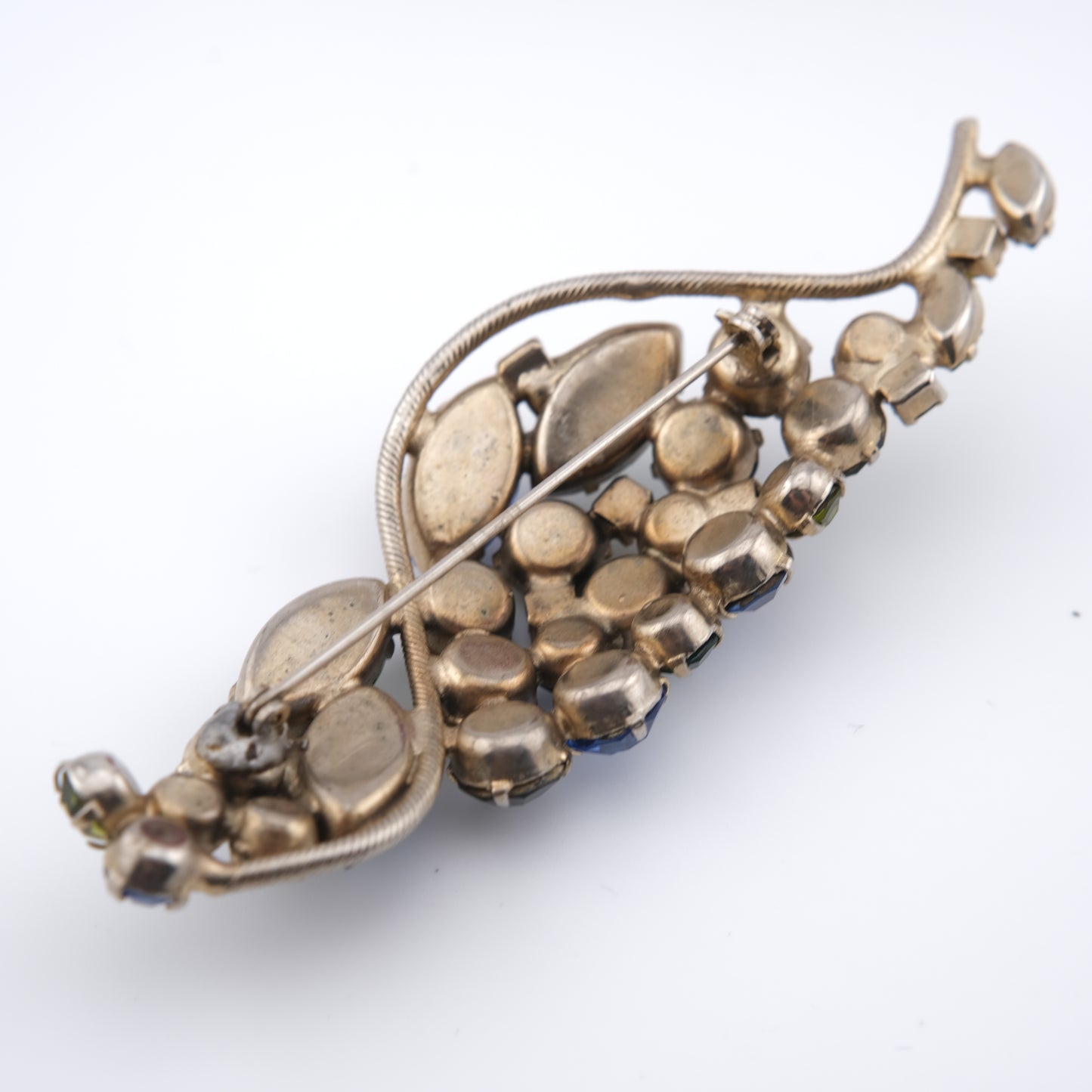 Dramatic 1950s Royal Blue, Olivine & Emerald Green Rhinestone Statement Brooch – 4" Long, Unsigned Mid-Century Beauty