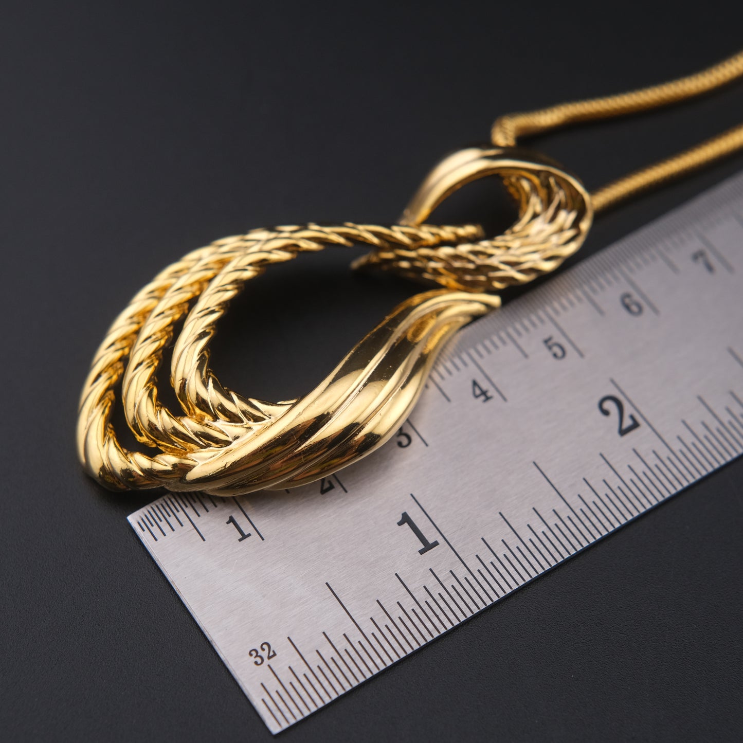 Vintage Gianni Valentino Gold-Tone Pendant Necklace – Sculptural Knot Design