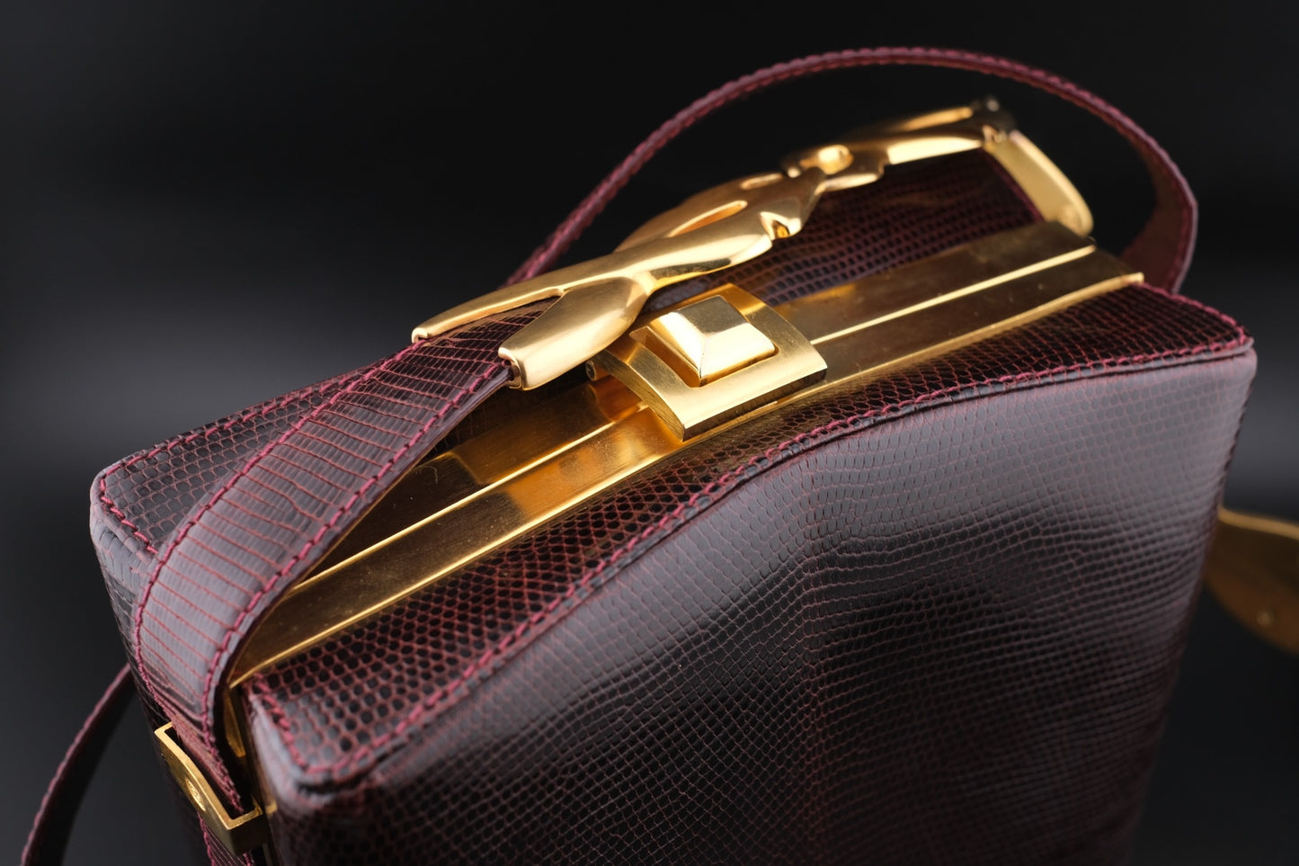 👜 Vintage Gucci Lizard Crossbody Bag with Sculptural Strap Accents