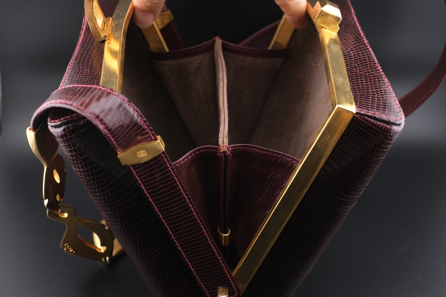 👜 Vintage Gucci Lizard Crossbody Bag with Sculptural Strap Accents