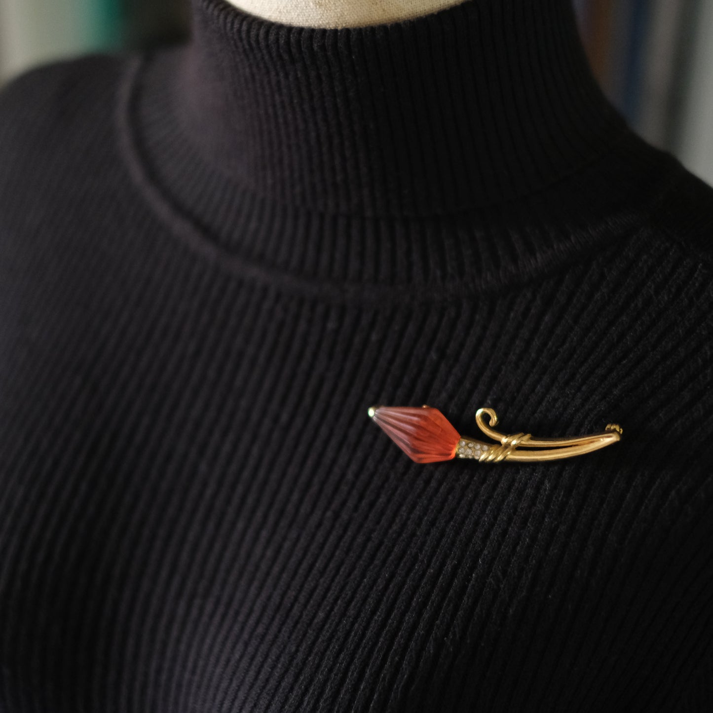 Vintage “CHANTER” Signed Amber-Colour & Rhinestone Brooch – Elegant Sculptural Floral Pin