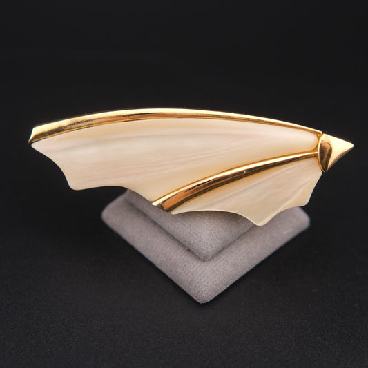 ❤️ Vintage Ungaro Paris Sculptural Ivory Lucite Brooch