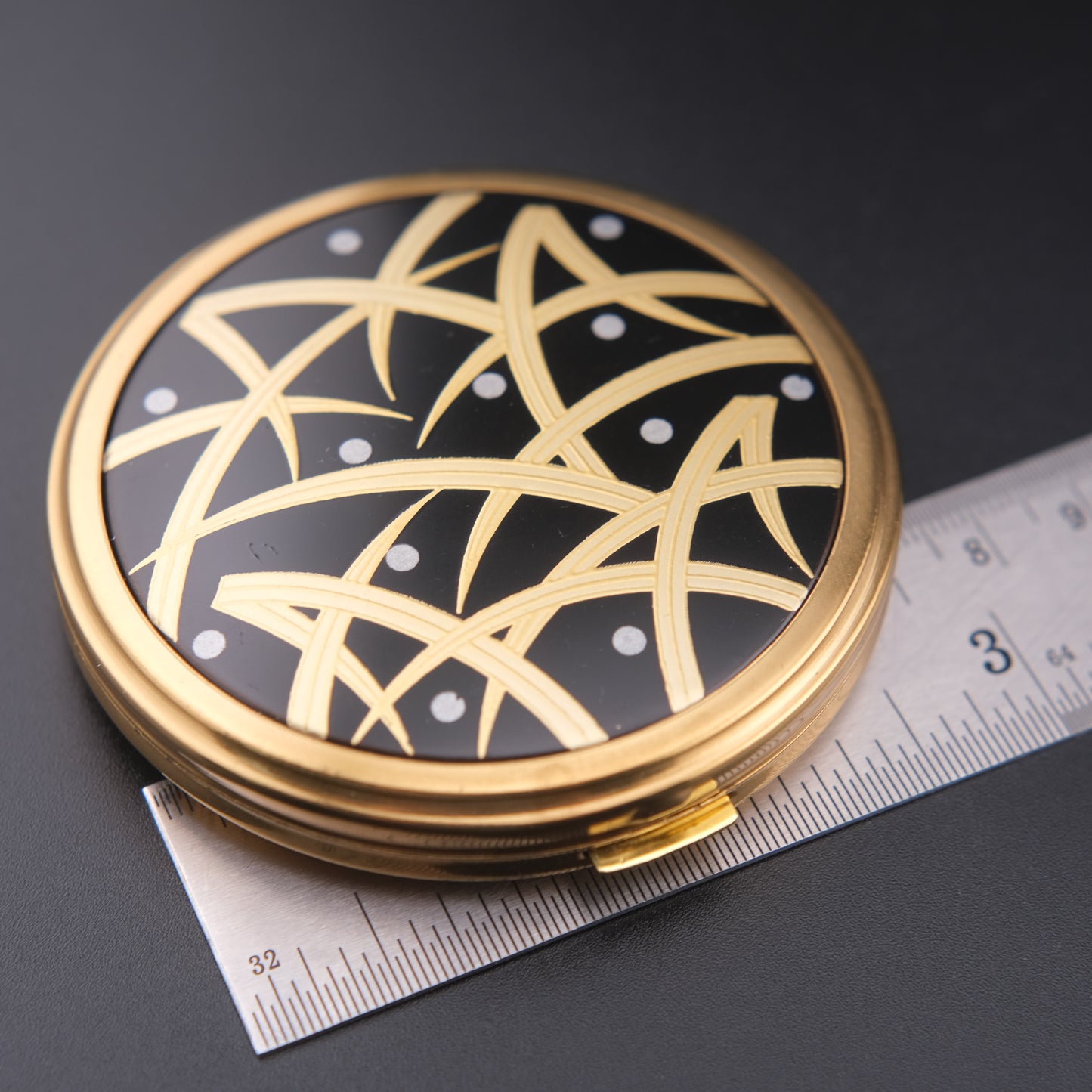 Vintage Shiseido Powder Compact – Black & Gold Art Deco Design
