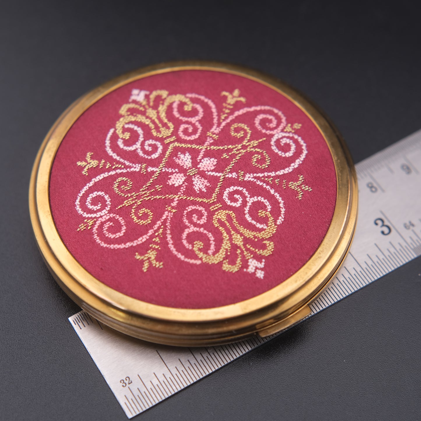 Vintage Shiseido Embroidered Powder Compact – Gold-Tone Case with Original Box