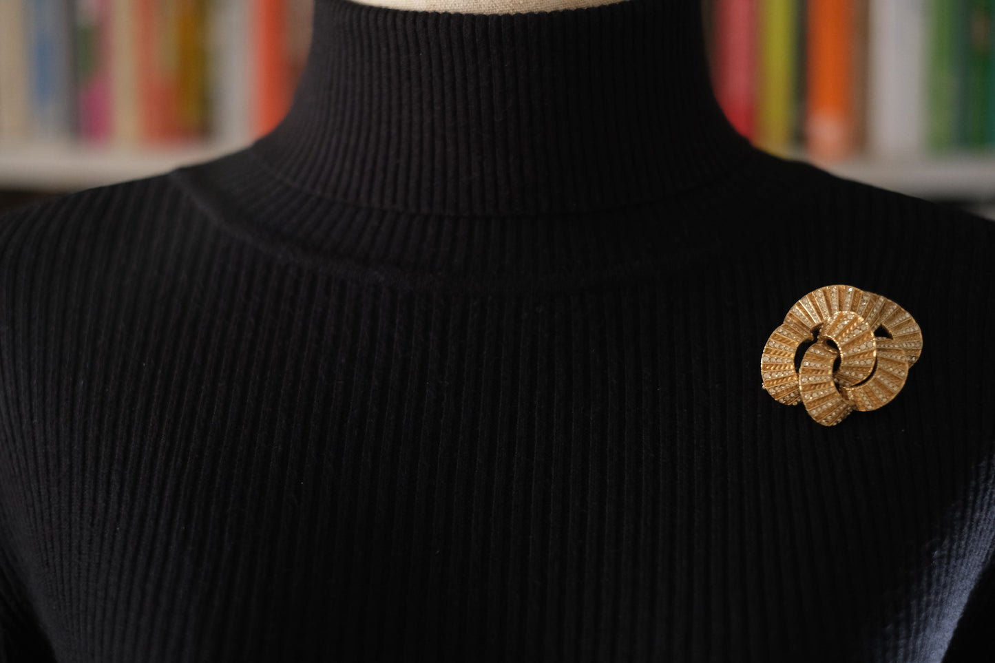 Vintage Ciner Brooch – Gold-Tone Interlocking Loops with Clear Rhinestones