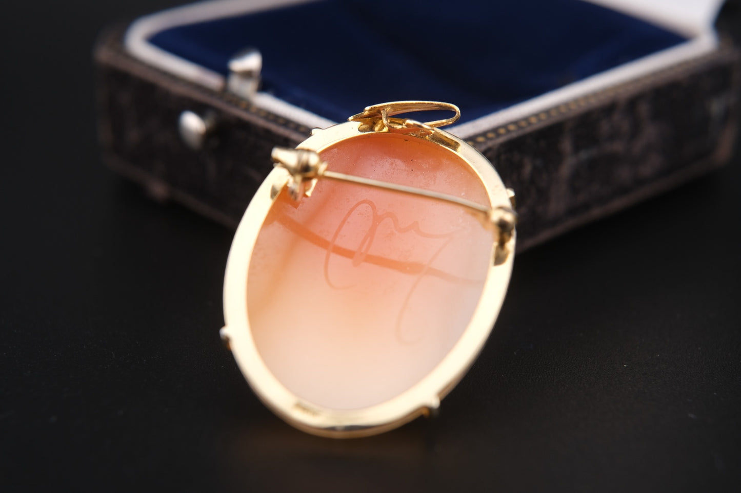 Vintage Signed Shell Cameo Brooch Pendant – Hand-Carved Lady Profile in K18GF Frame
