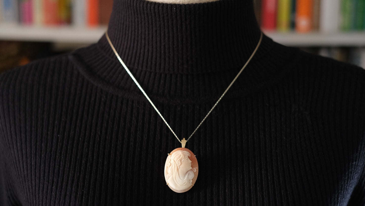 Vintage Signed Shell Cameo Brooch Pendant – Hand-Carved Lady Profile in K18GF Frame