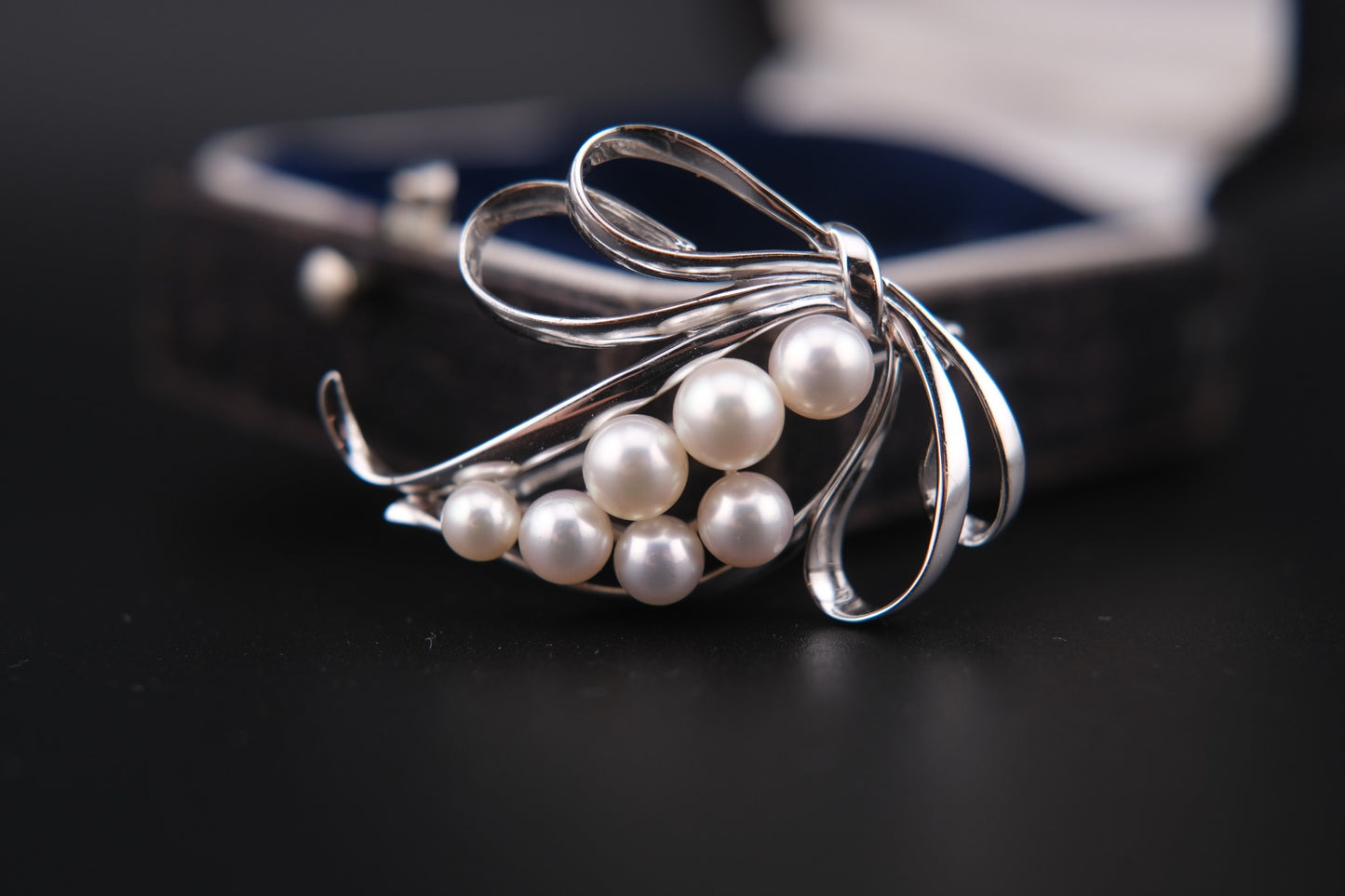 Vintage Mikimoto Sterling Silver Brooch with Akoya Pearls – Ribbon Design, Japan