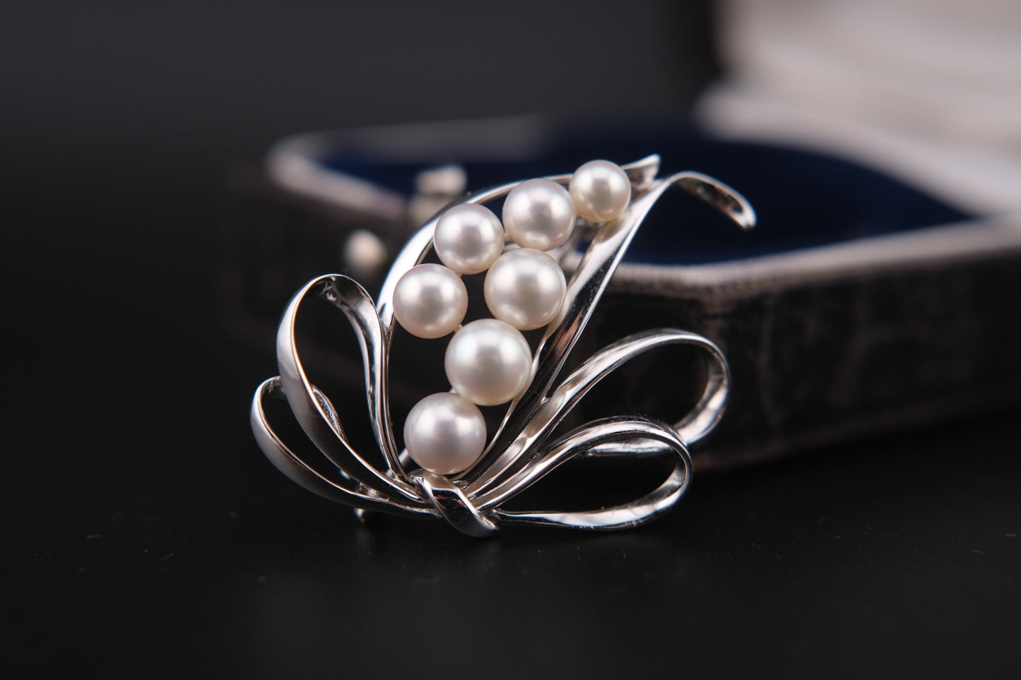 Vintage Mikimoto Sterling Silver Brooch with Akoya Pearls – Ribbon Design, Japan