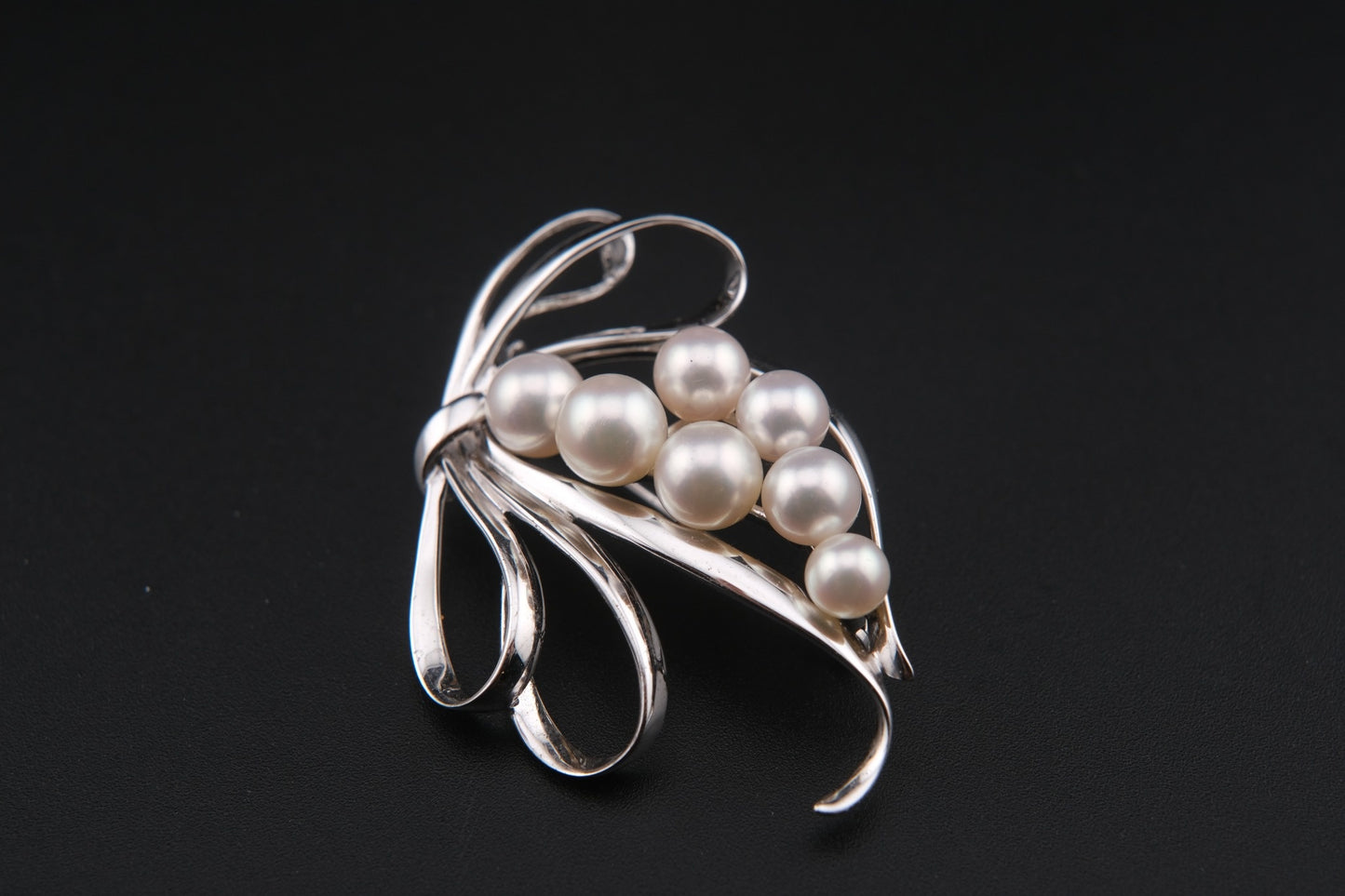Vintage Mikimoto Sterling Silver Brooch with Akoya Pearls – Ribbon Design, Japan