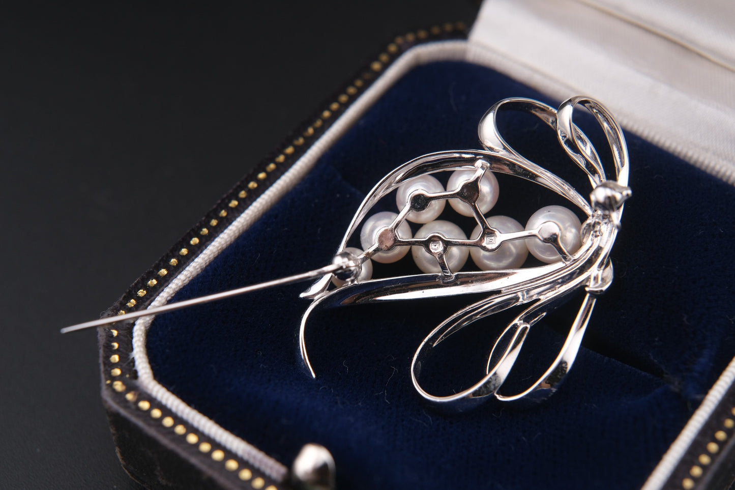 Vintage Mikimoto Sterling Silver Brooch with Akoya Pearls – Ribbon Design, Japan