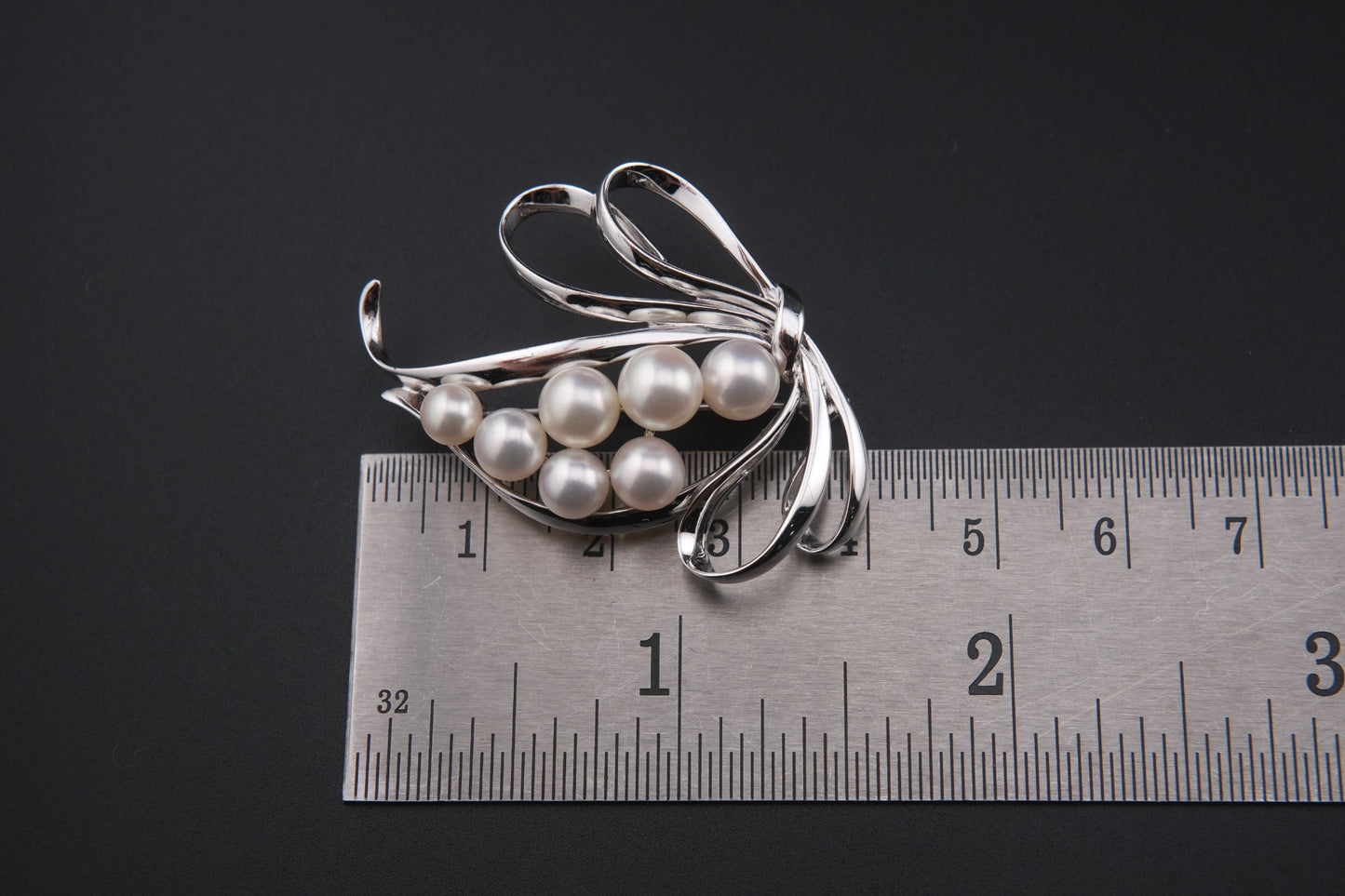 Vintage Mikimoto Sterling Silver Brooch with Akoya Pearls – Ribbon Design, Japan