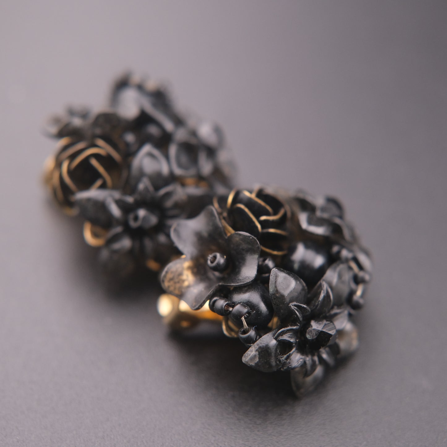 ❤️ Vintage Colleen Toland Black Floral Cluster Clip-On Earrings – Lucite & Enamel