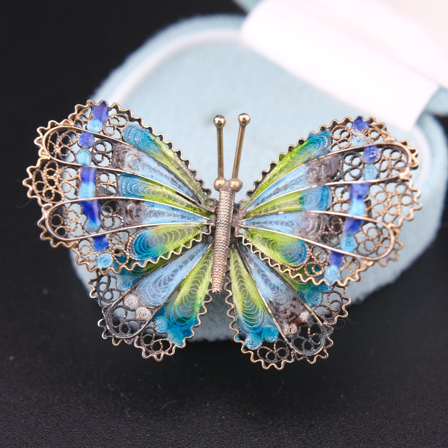 ❤️ Vintage 900 Silver Filigree Enamel Butterfly Brooch