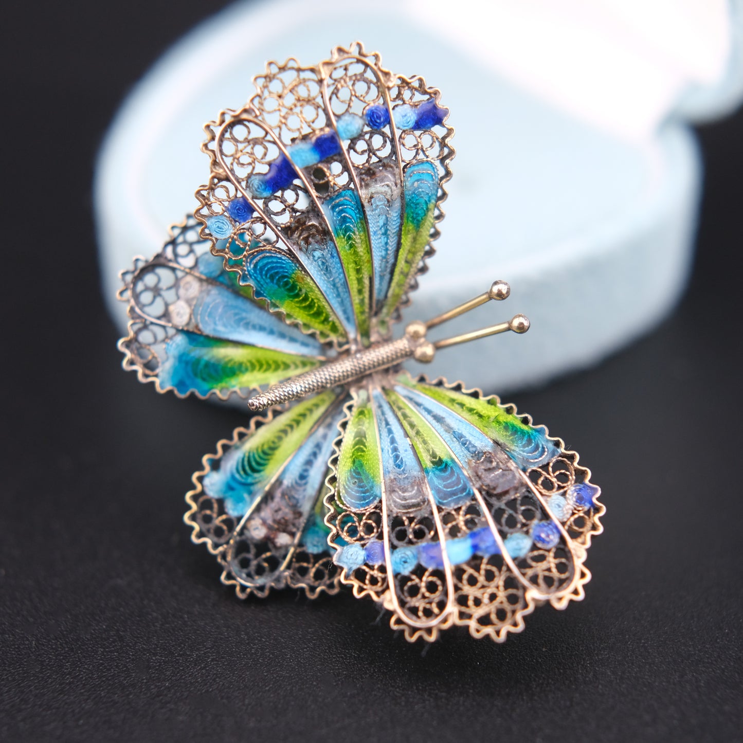 ❤️ Vintage 900 Silver Filigree Enamel Butterfly Brooch