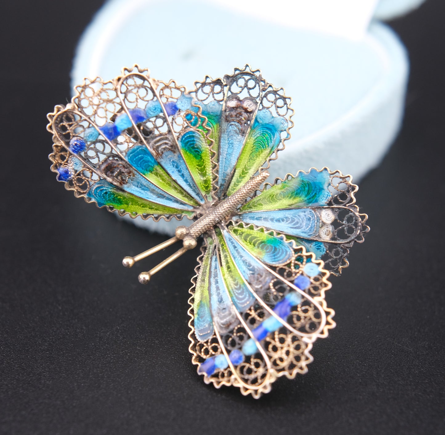 ❤️ Vintage 900 Silver Filigree Enamel Butterfly Brooch