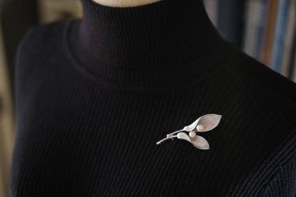 Vintage Mikimoto Sterling Silver Calla Lily Brooch with Cultured Akoya