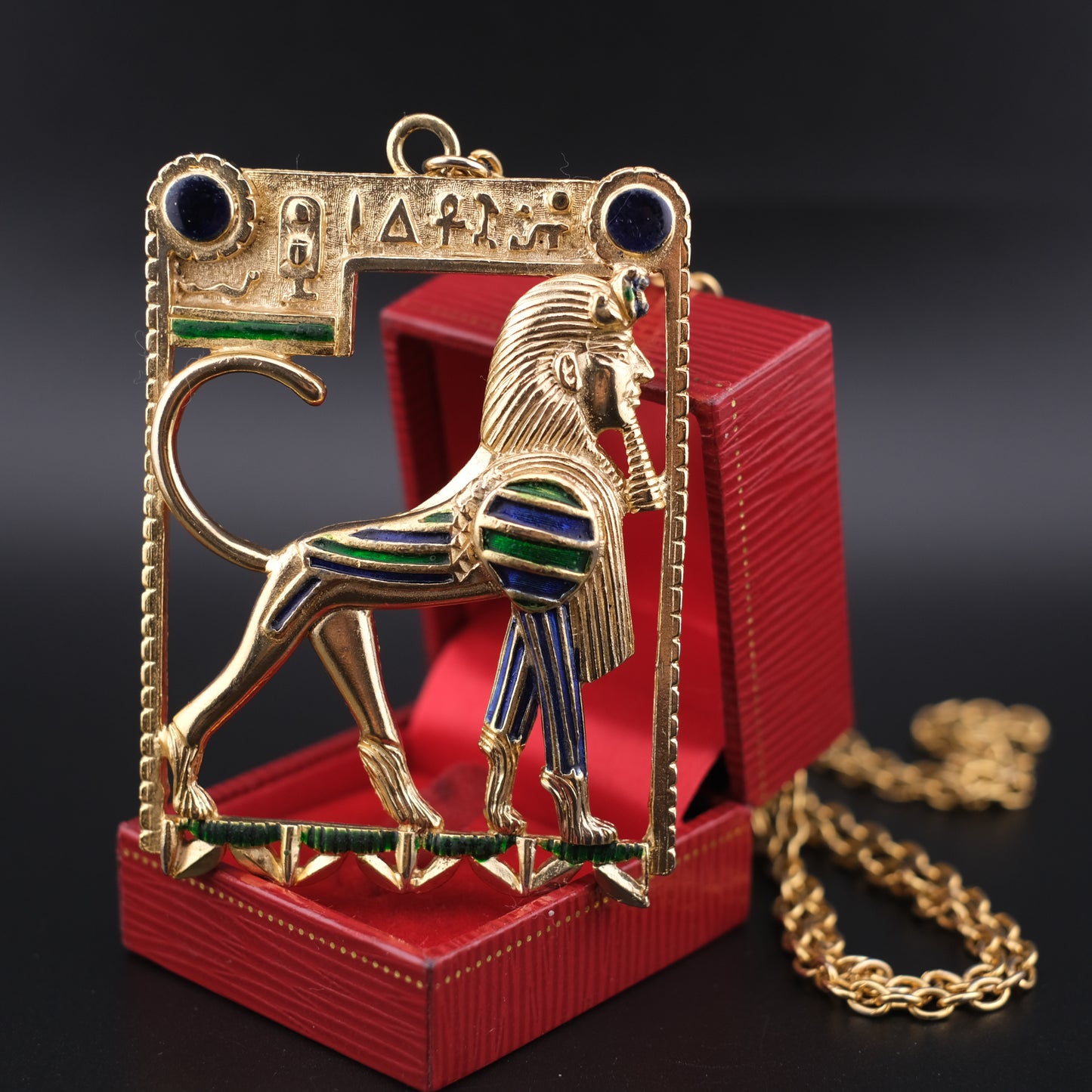 ❤️ Vintage Egyptian Revival Sphinx Pendant Necklace – Gold-Tone with Enamel Inlay