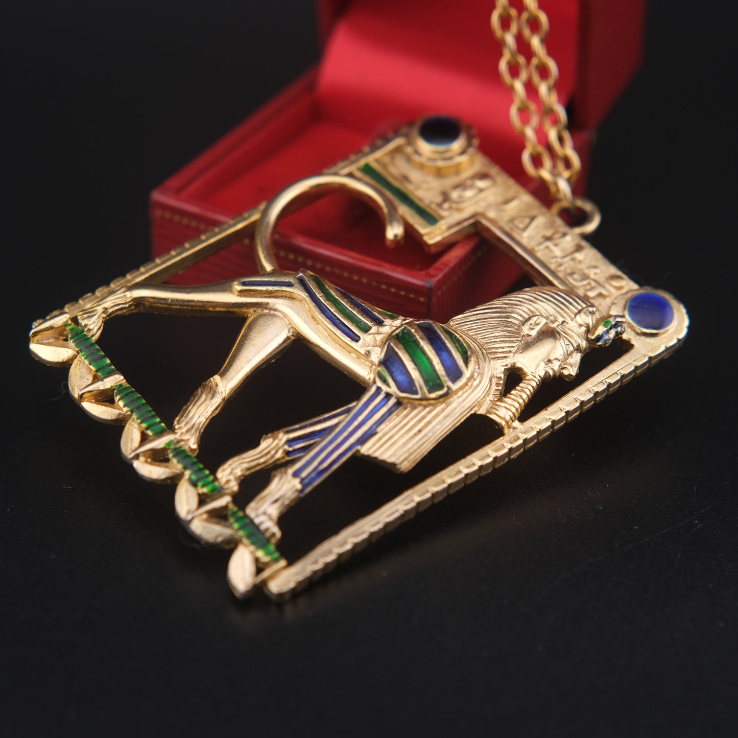 ❤️ Vintage Egyptian Revival Sphinx Pendant Necklace – Gold-Tone with Enamel Inlay