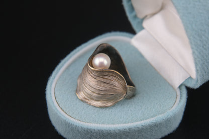Vintage SHINJI Japan Adjustable Ring – Sculptural Silver Shell with Pearl Accent