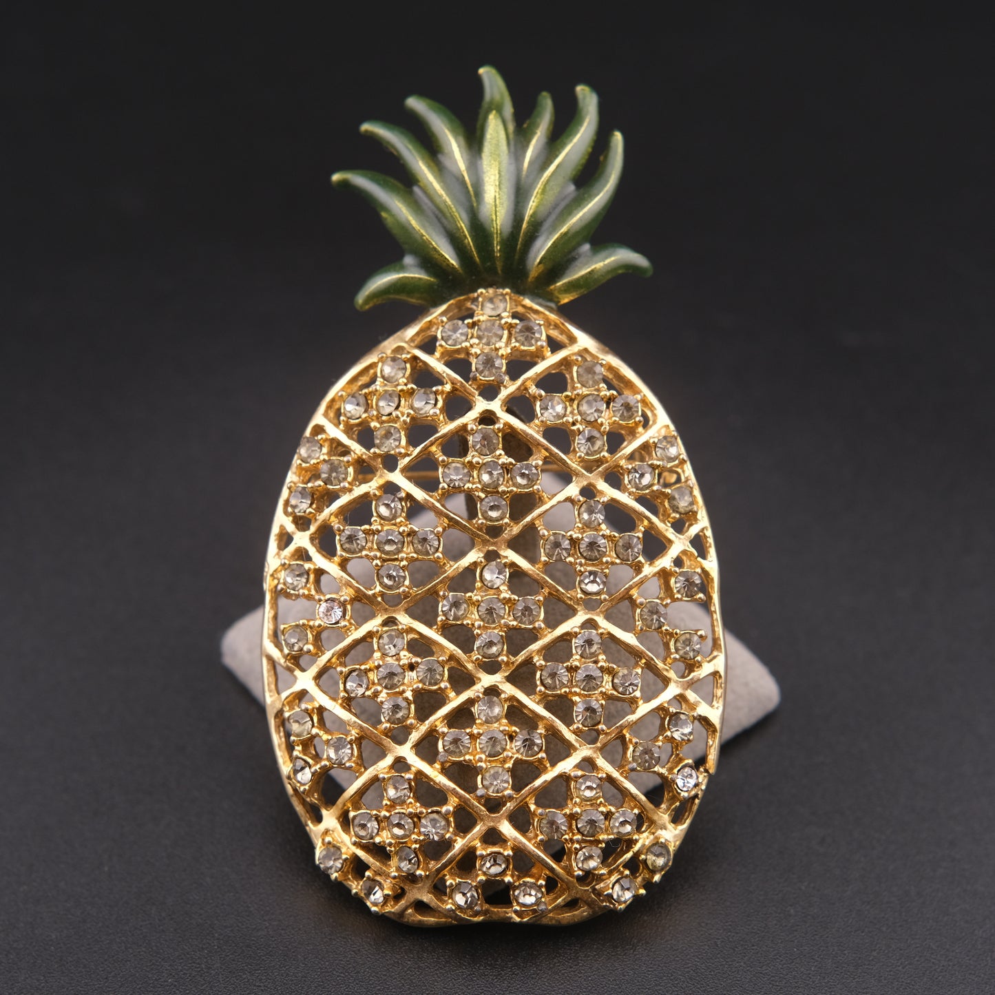 ❤️ Vintage Rhinestone Pineapple Brooch Gold Tone Openwork Tropical Pin