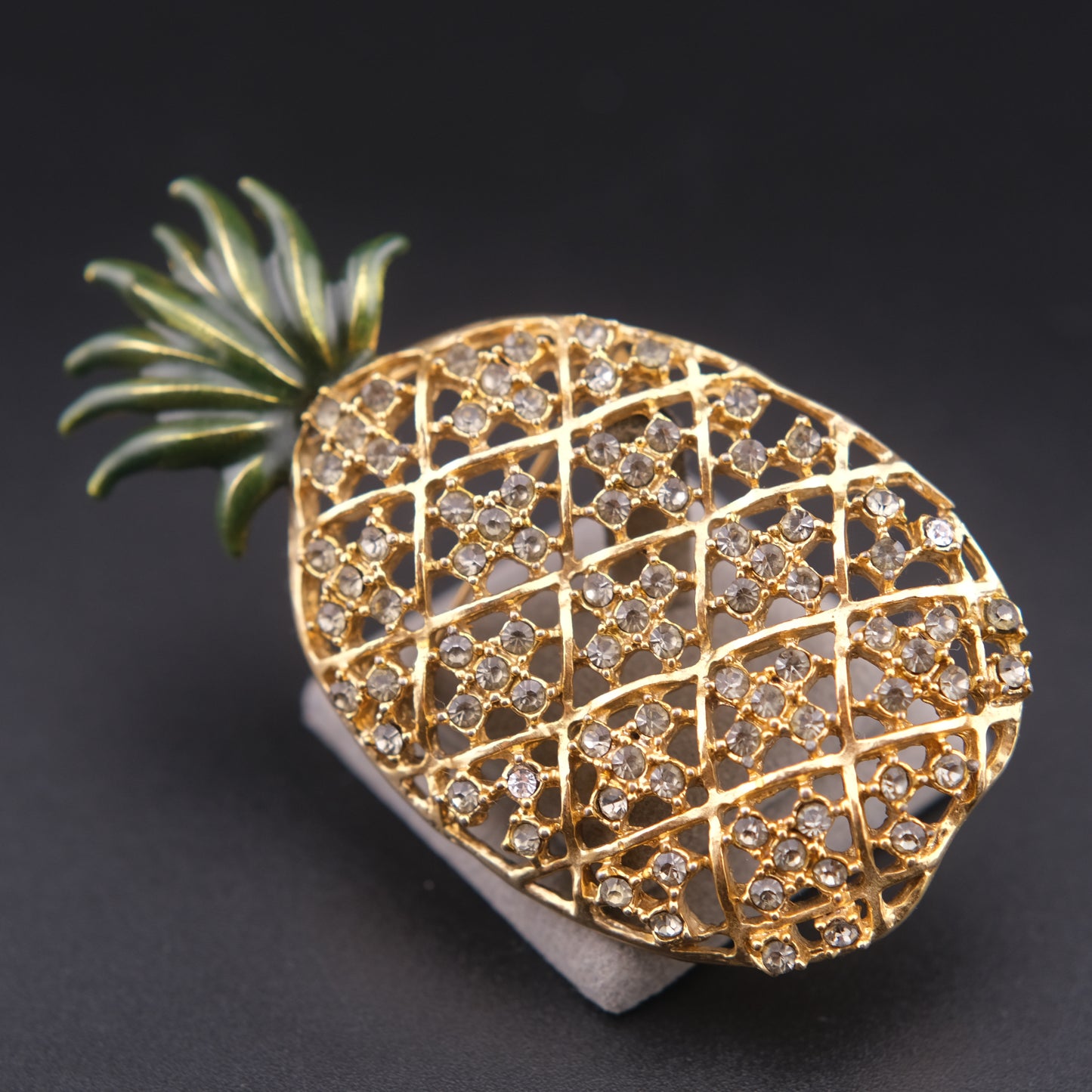❤️ Vintage Rhinestone Pineapple Brooch Gold Tone Openwork Tropical Pin