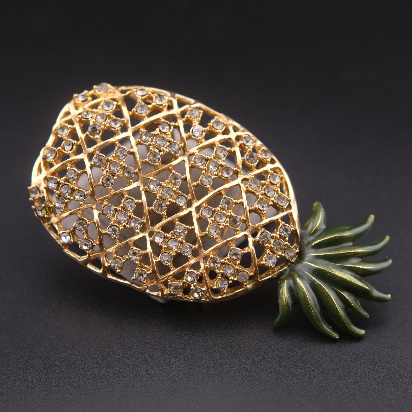 ❤️ Vintage Rhinestone Pineapple Brooch Gold Tone Openwork Tropical Pin
