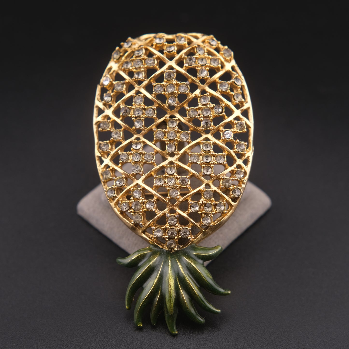 ❤️ Vintage Rhinestone Pineapple Brooch Gold Tone Openwork Tropical Pin
