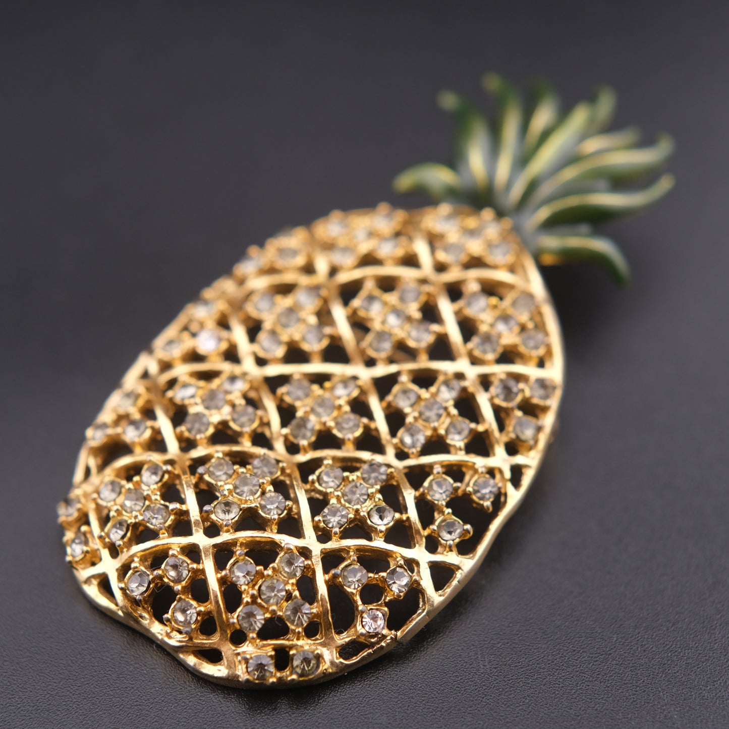 ❤️ Vintage Rhinestone Pineapple Brooch Gold Tone Openwork Tropical Pin