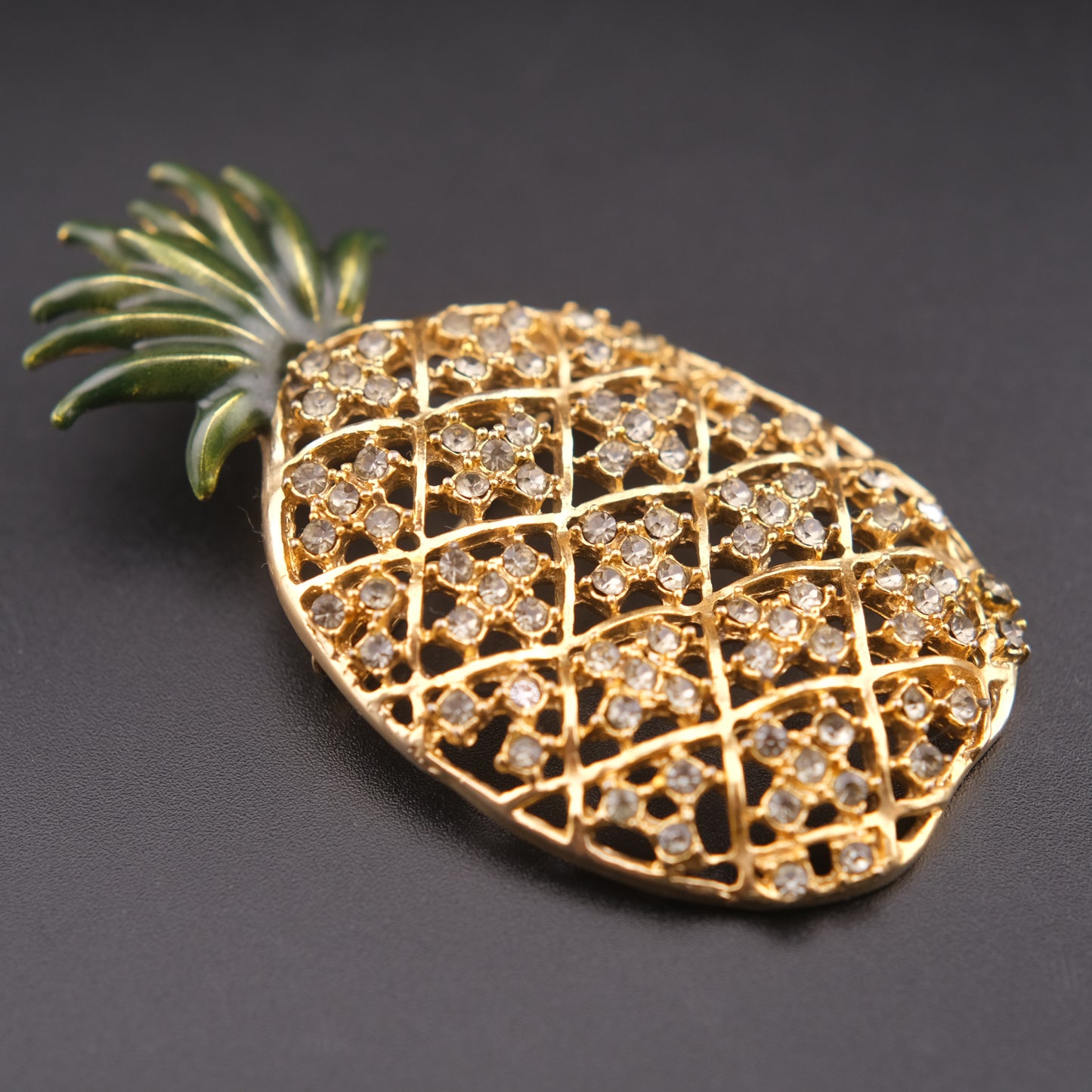 ❤️ Vintage Rhinestone Pineapple Brooch Gold Tone Openwork Tropical Pin