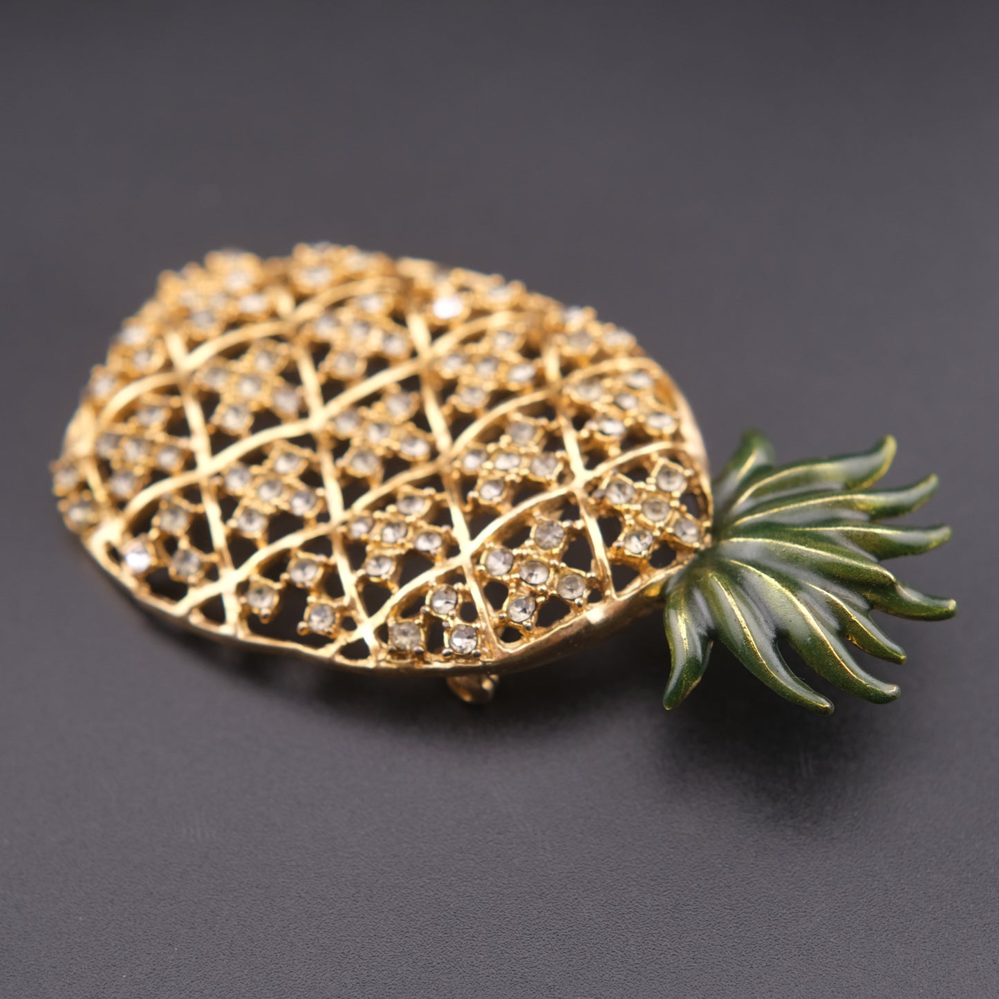 ❤️ Vintage Rhinestone Pineapple Brooch Gold Tone Openwork Tropical Pin